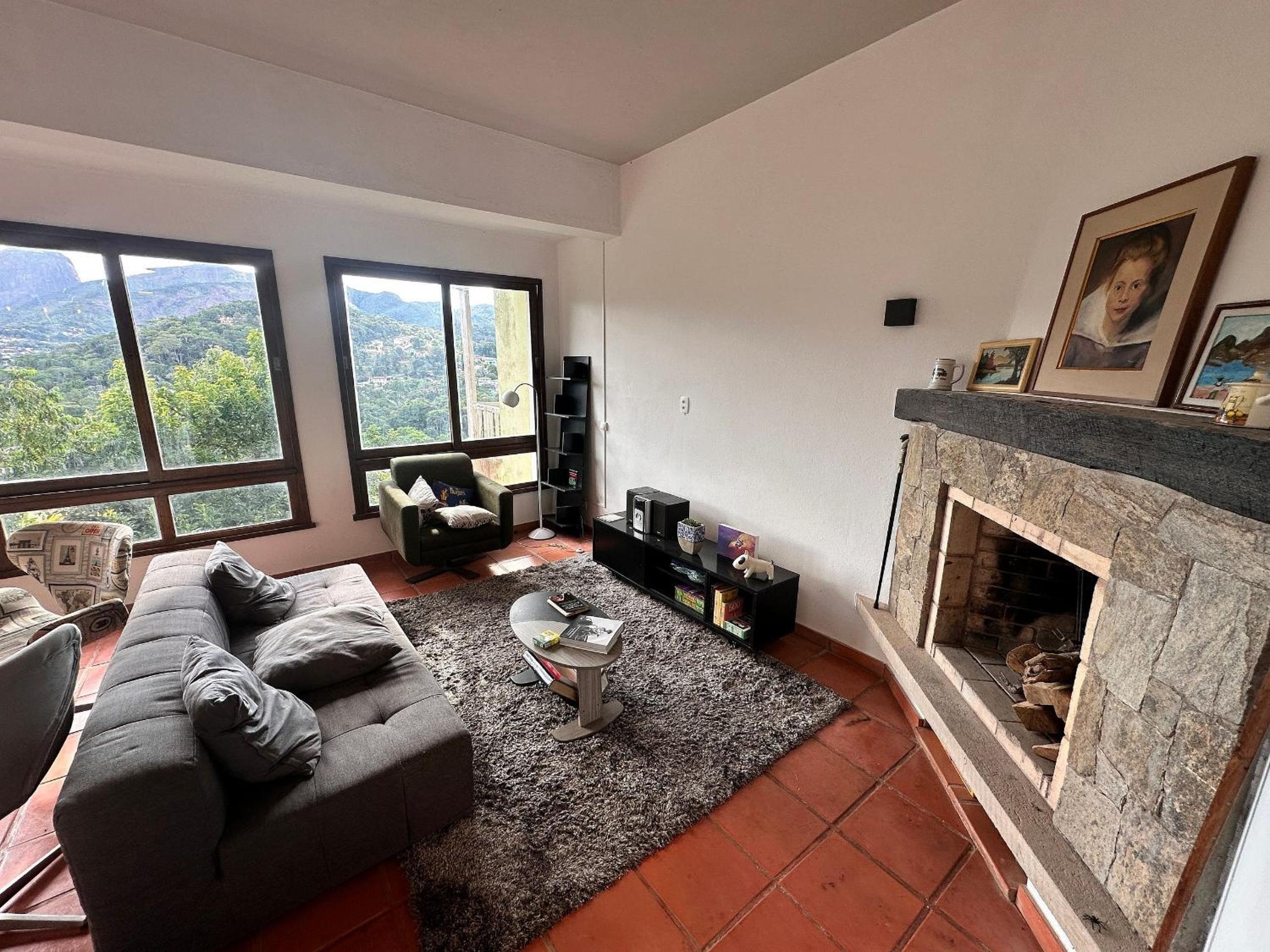 Mountain view, fireplace and private hot tub