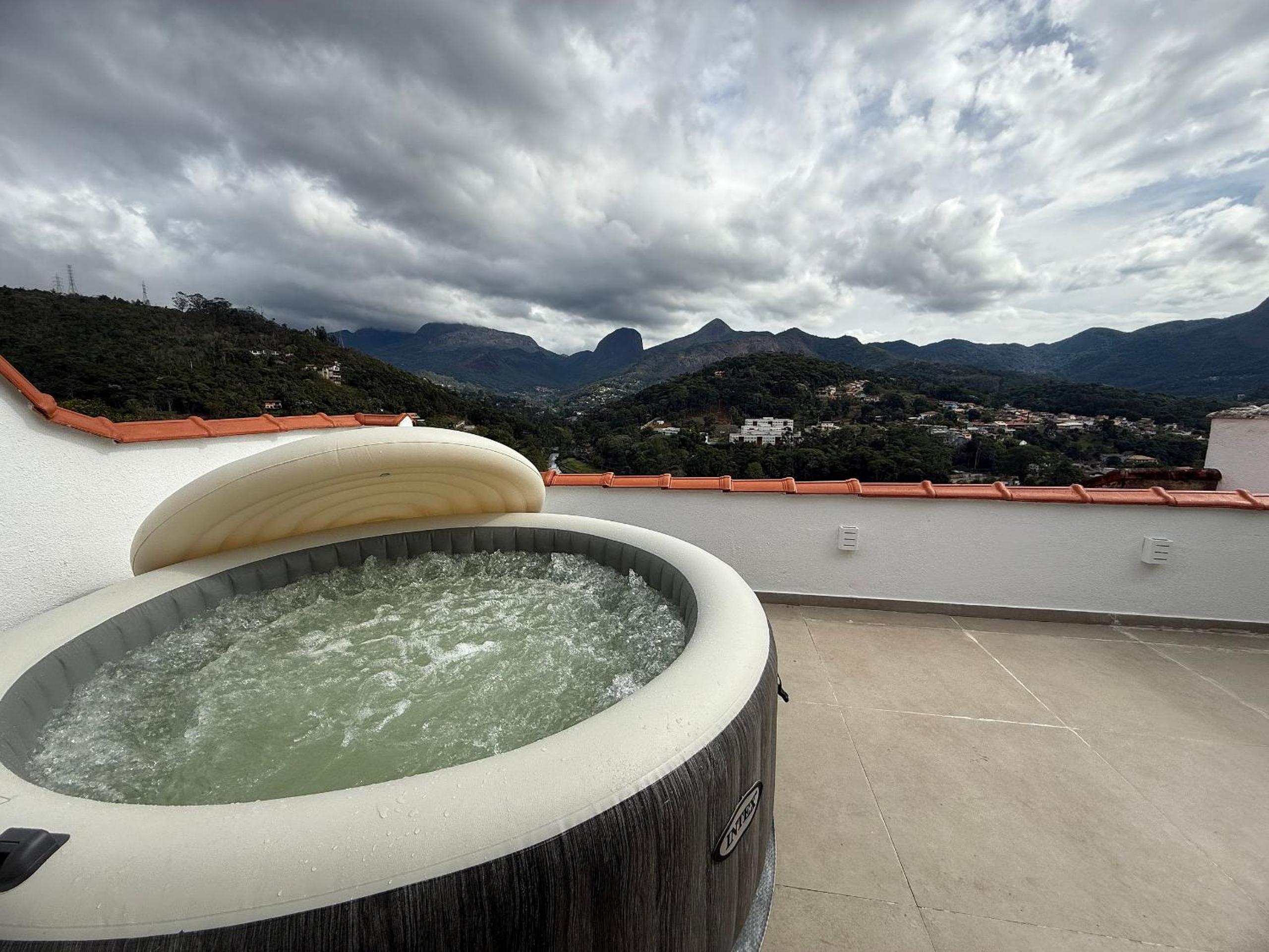 Mountain view, fireplace and private hot tub