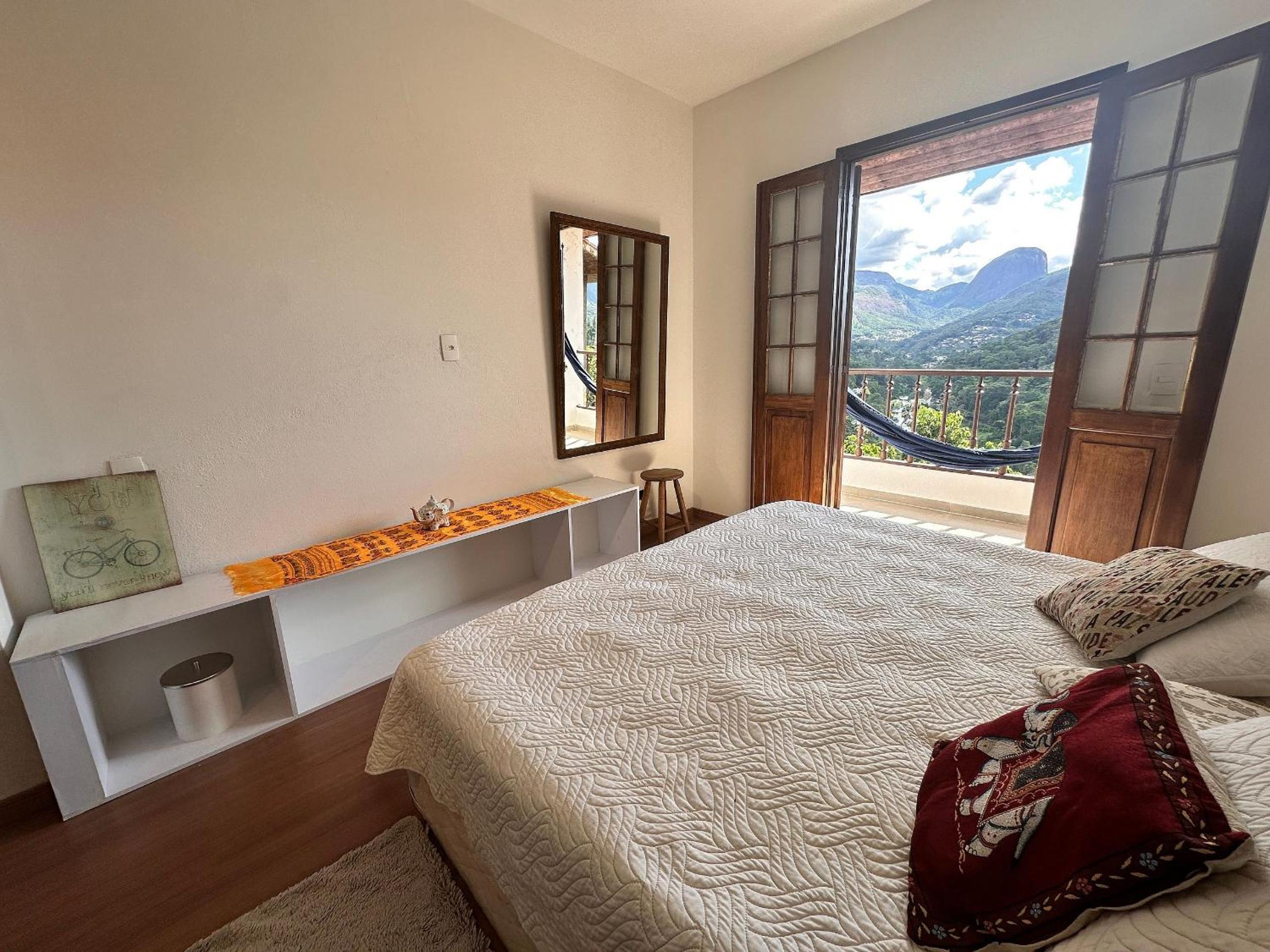 Mountain view, fireplace and private hot tub
