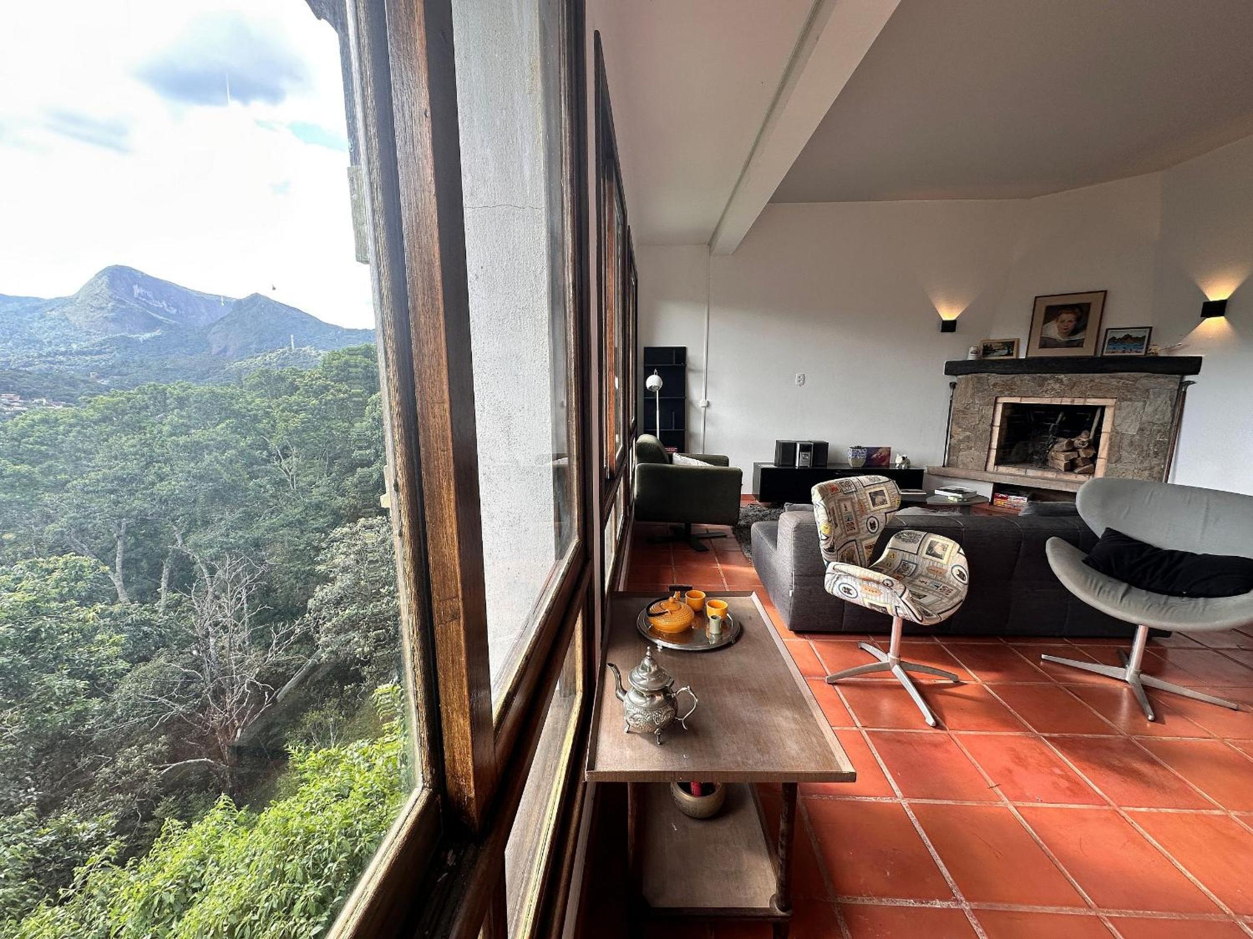 Mountain view, fireplace and private hot tub