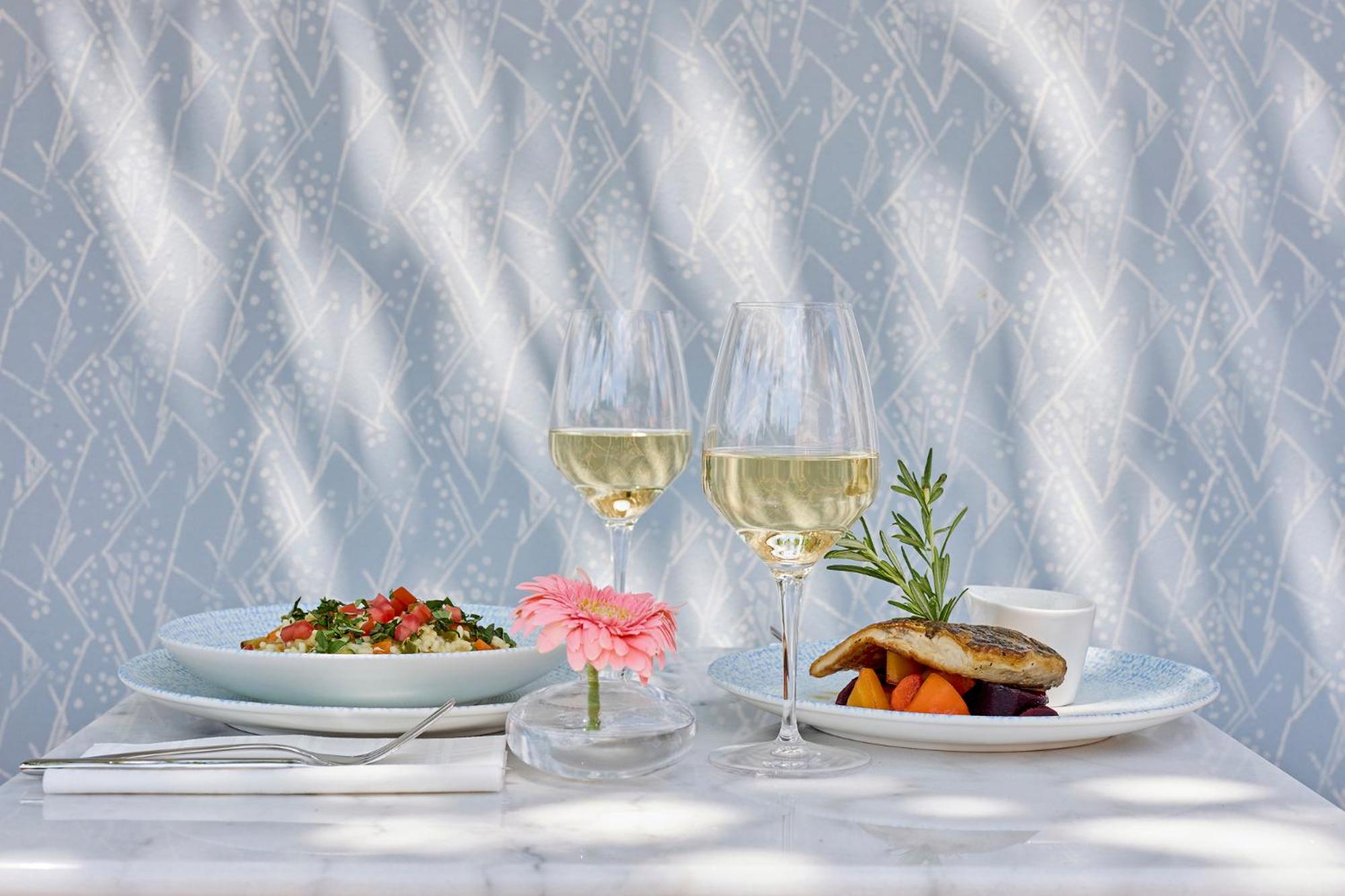 MONOslow - Wine, Dine & Rest
