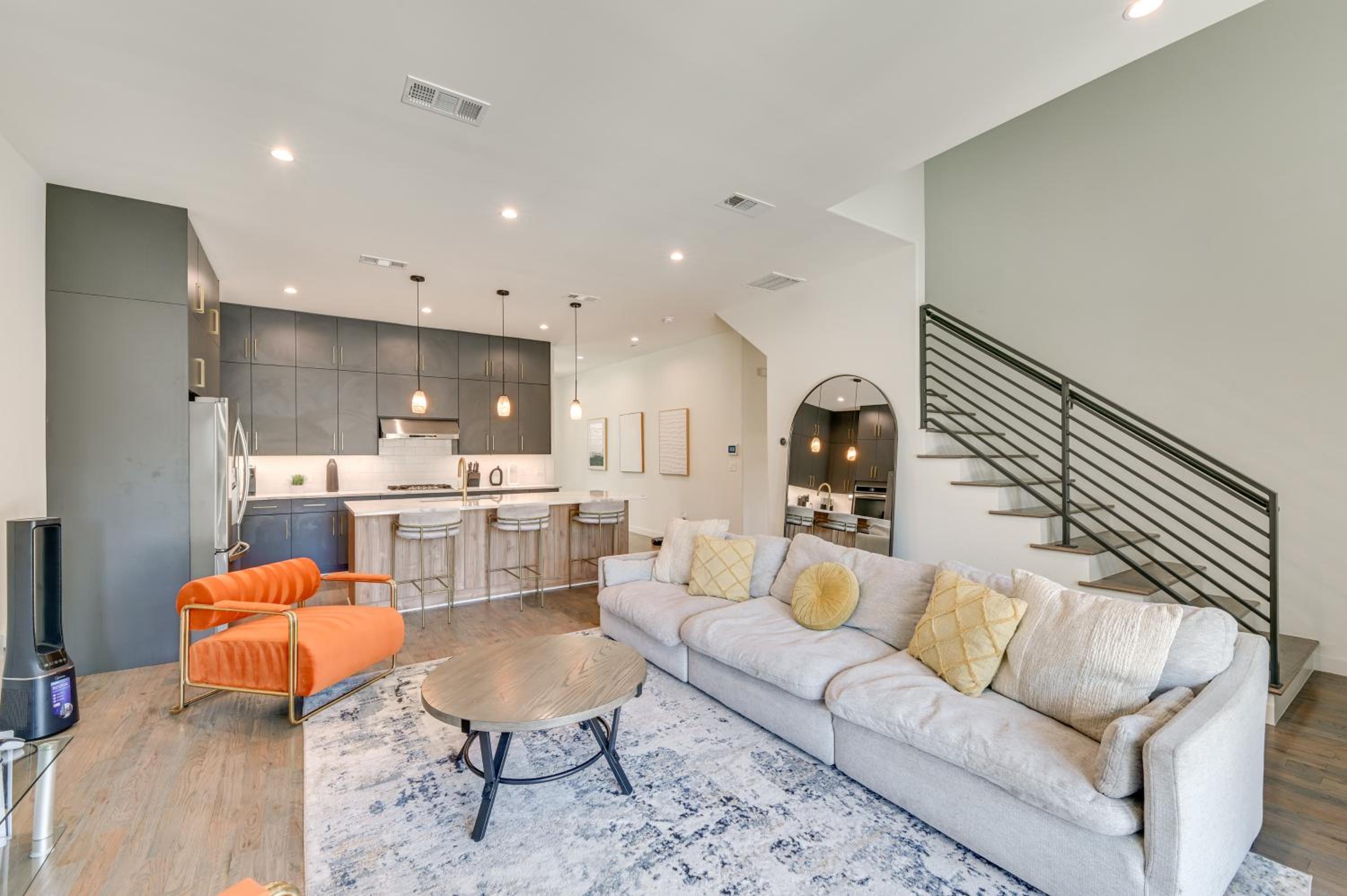 Modern and Spacious Home 3 Mi to Downtown Dallas!
