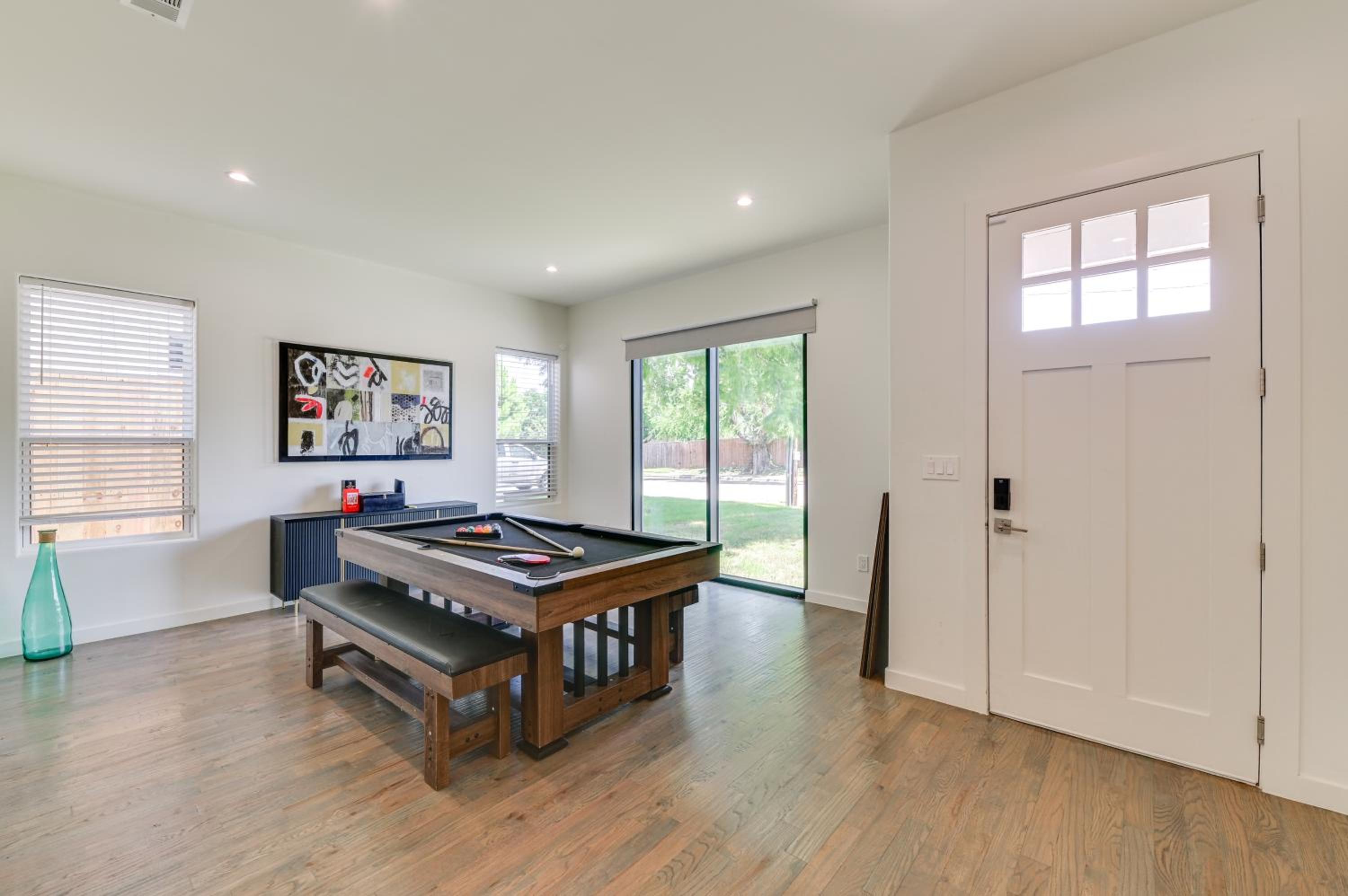 Modern and Spacious Home 3 Mi to Downtown Dallas!