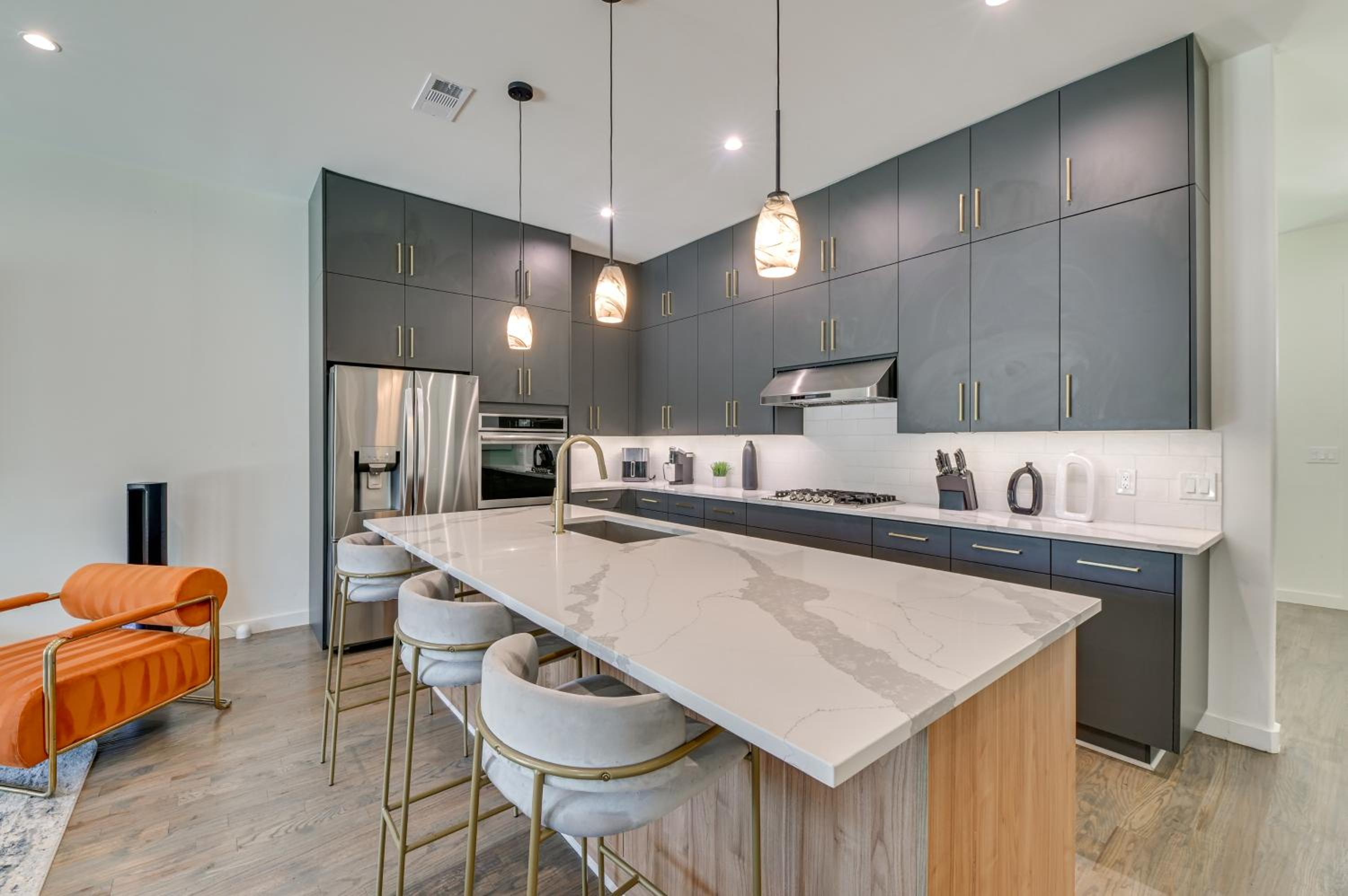 Modern and Spacious Home 3 Mi to Downtown Dallas!