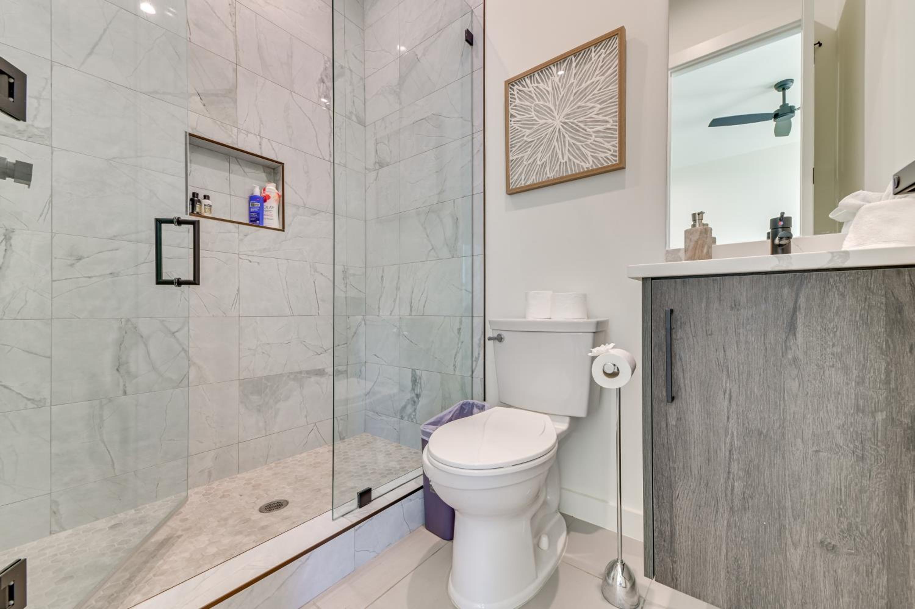 Modern and Spacious Home 3 Mi to Downtown Dallas!