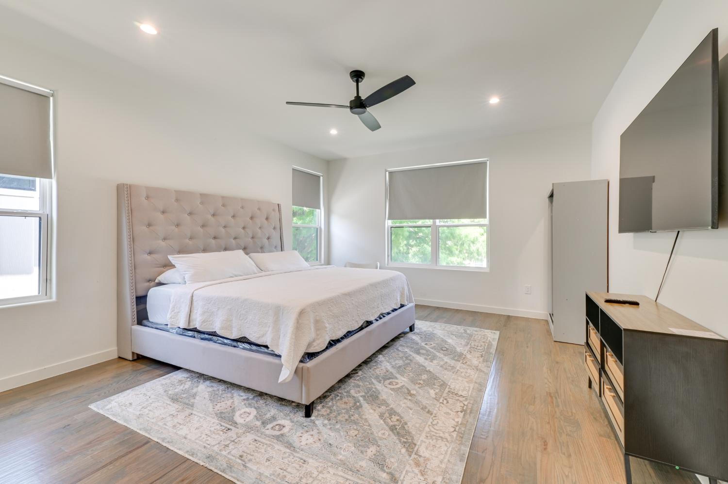 Modern and Spacious Home 3 Mi to Downtown Dallas!