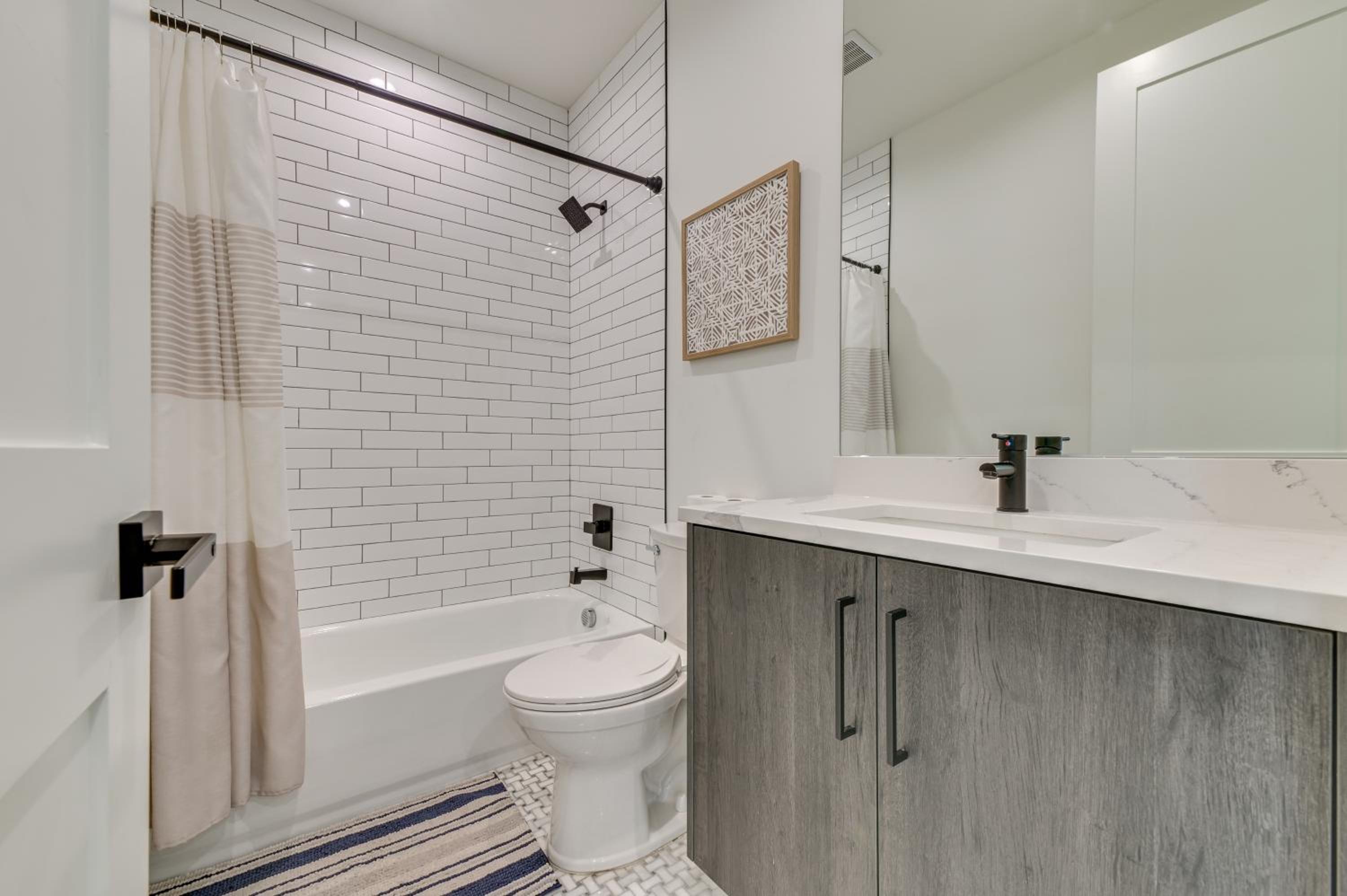 Modern and Spacious Home 3 Mi to Downtown Dallas!