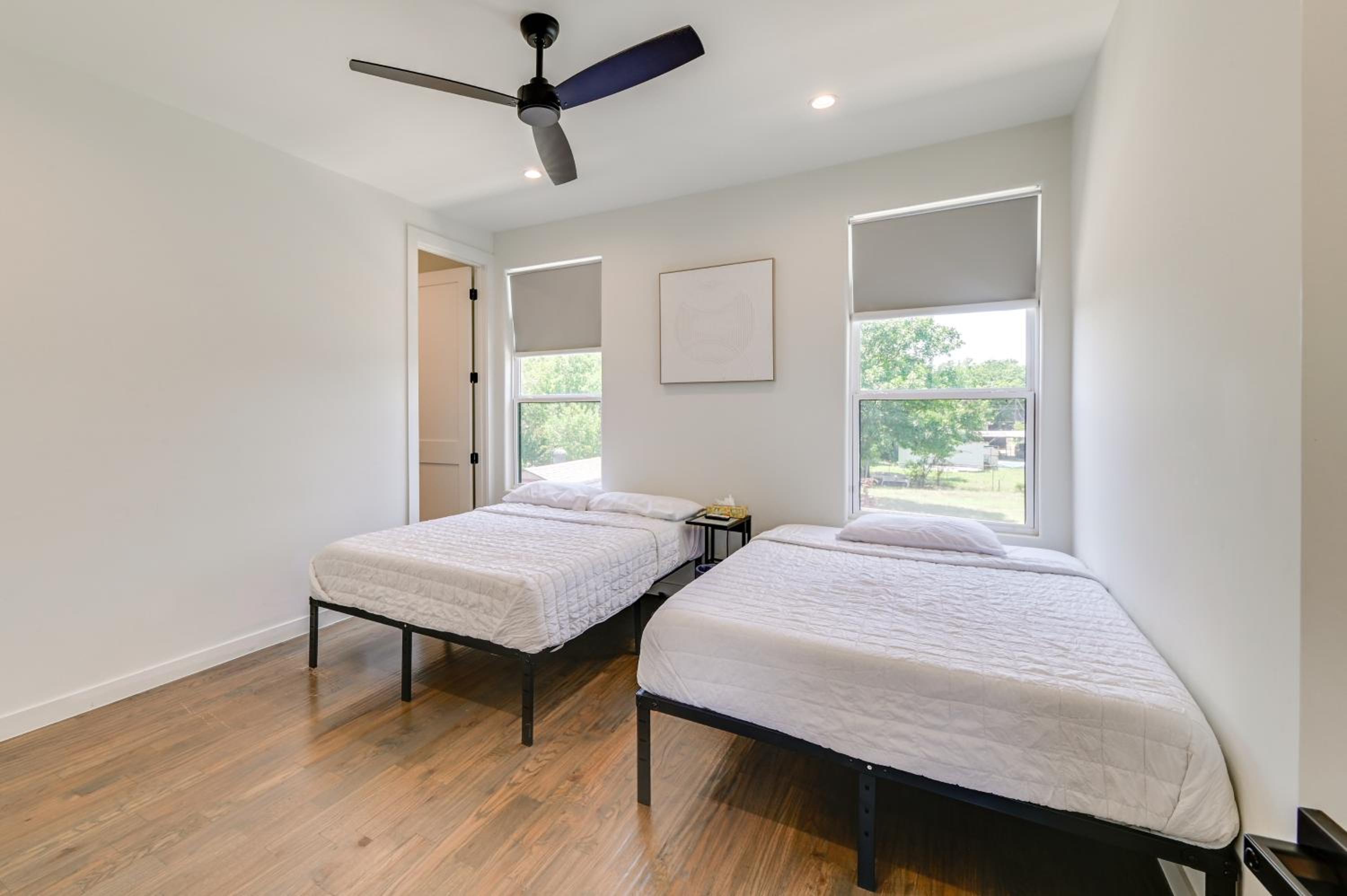 Modern and Spacious Home 3 Mi to Downtown Dallas!