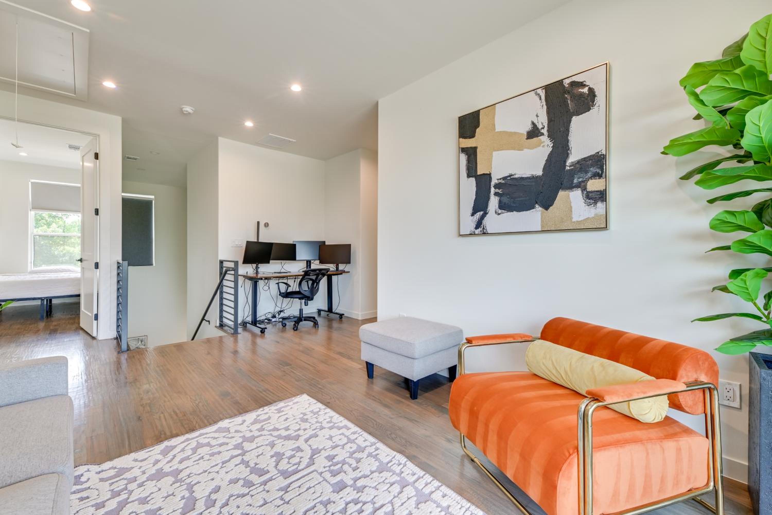 Modern and Spacious Home 3 Mi to Downtown Dallas!