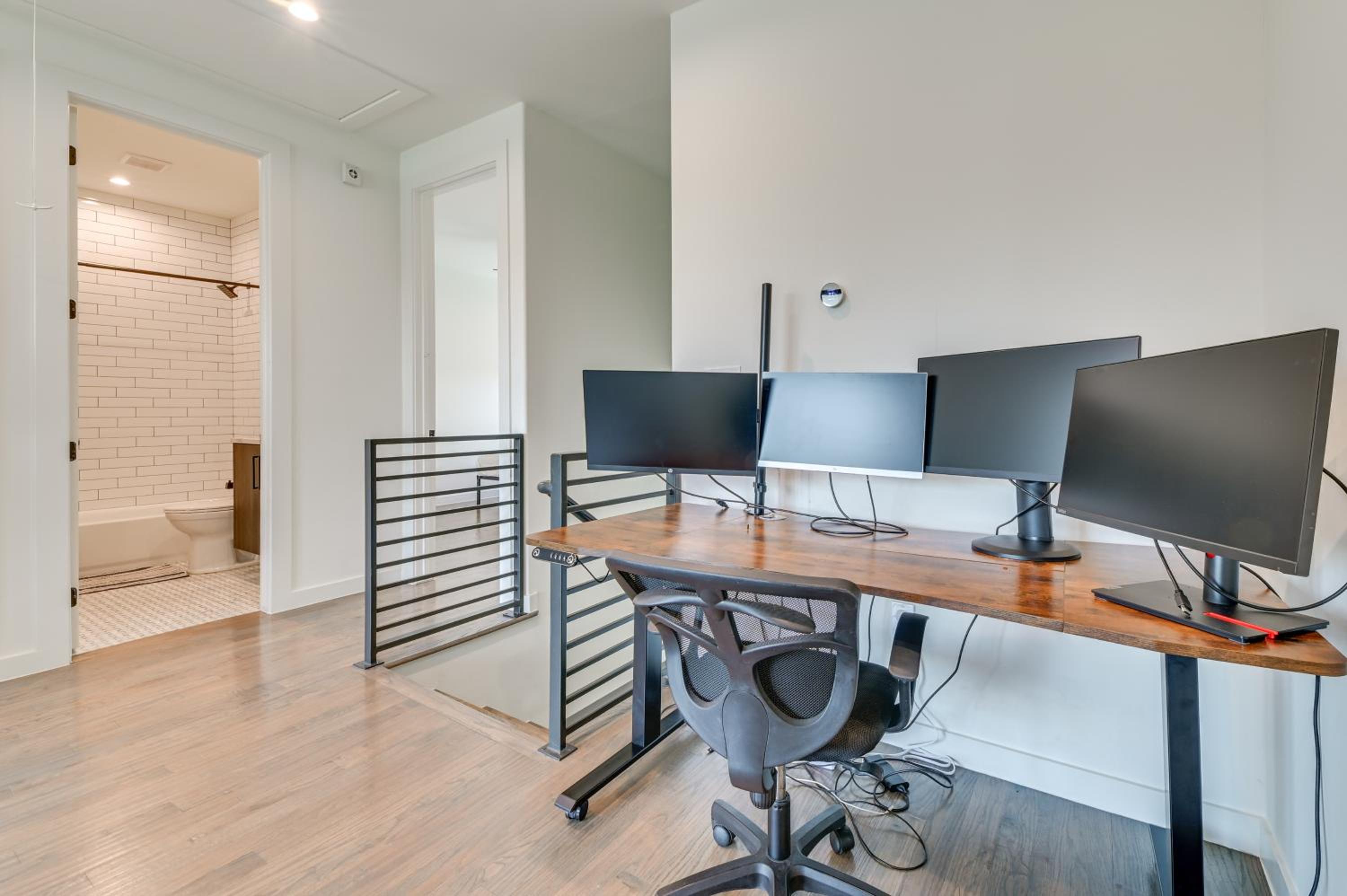 Modern and Spacious Home 3 Mi to Downtown Dallas!