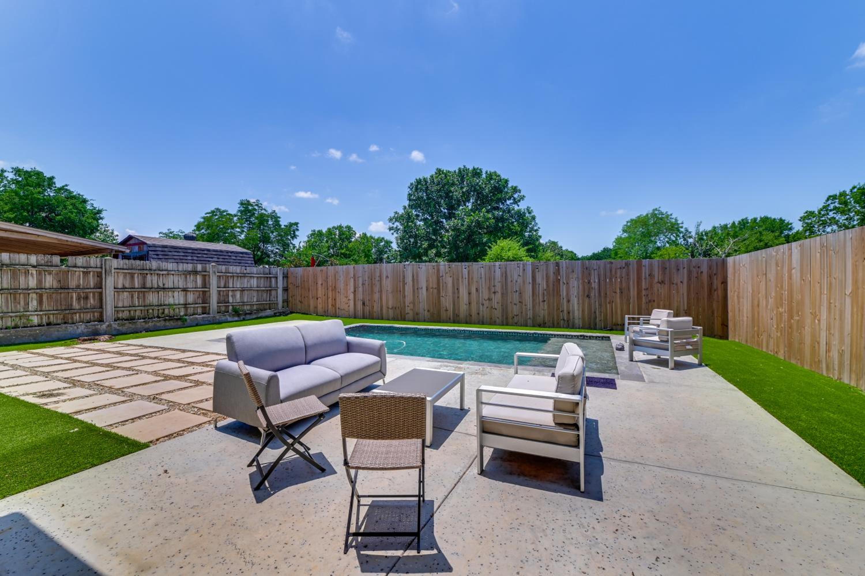 Modern and Spacious Home 3 Mi to Downtown Dallas!