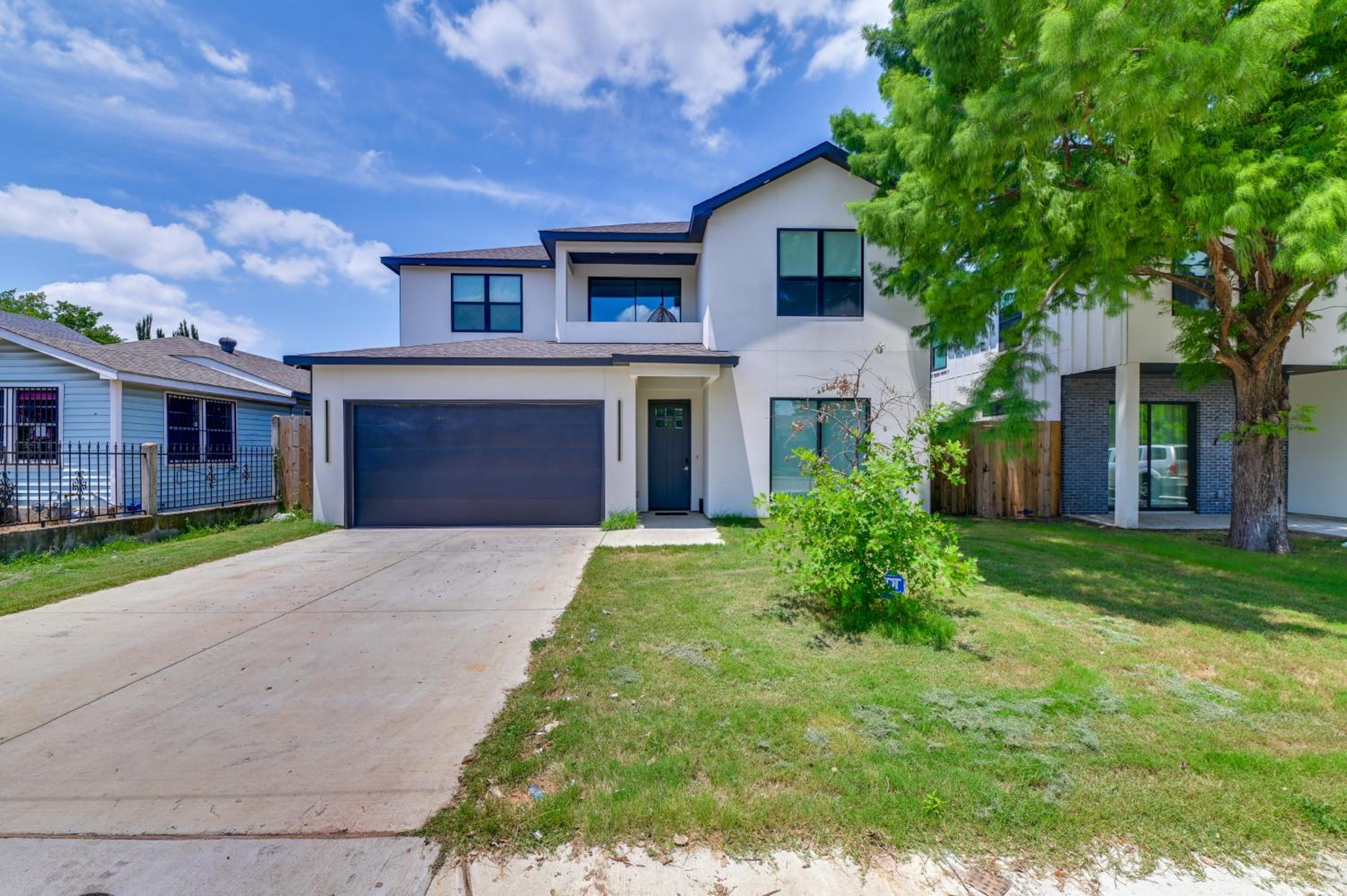 Modern and Spacious Home 3 Mi to Downtown Dallas!