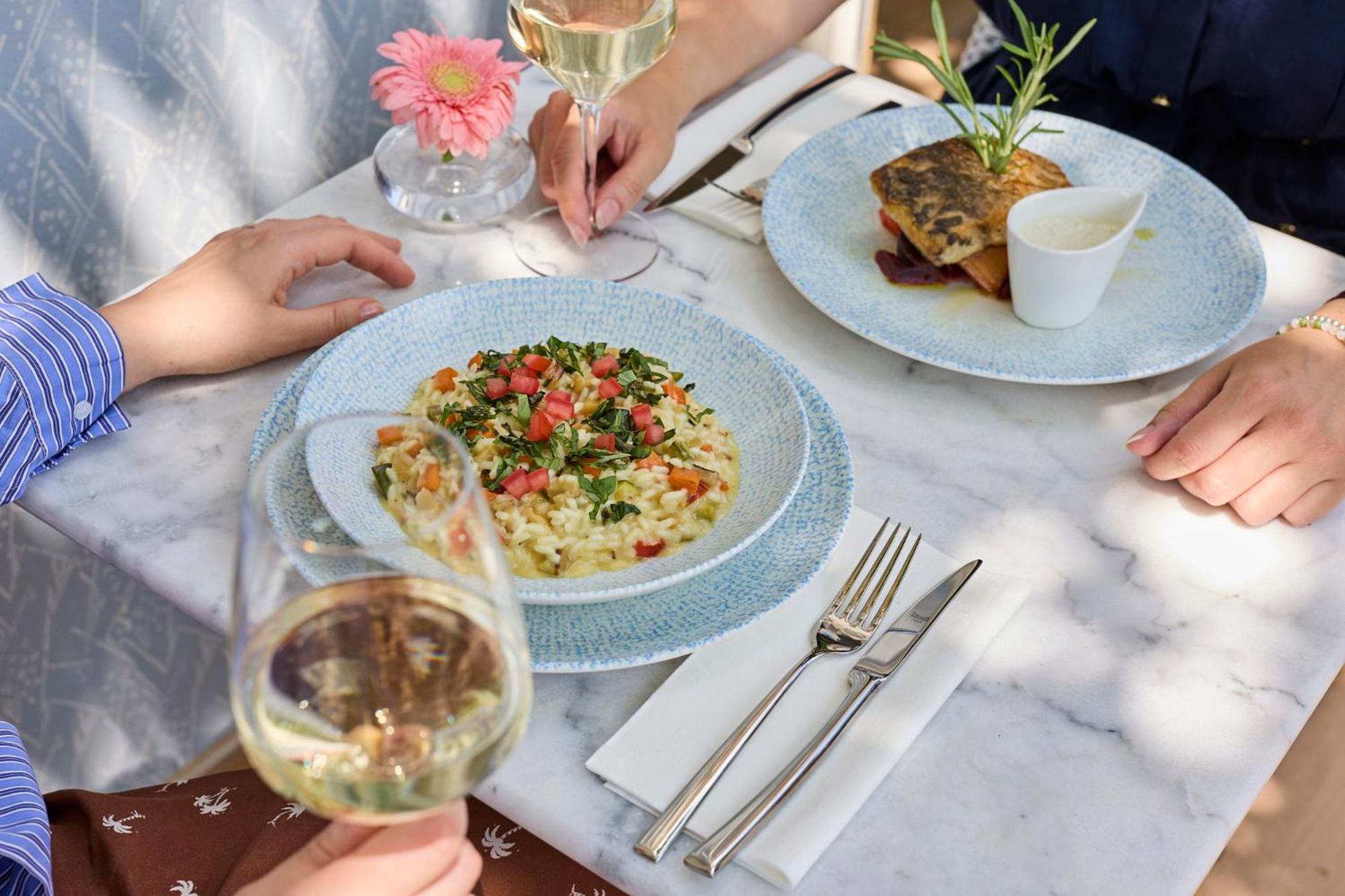 MONOslow - Wine, Dine & Rest