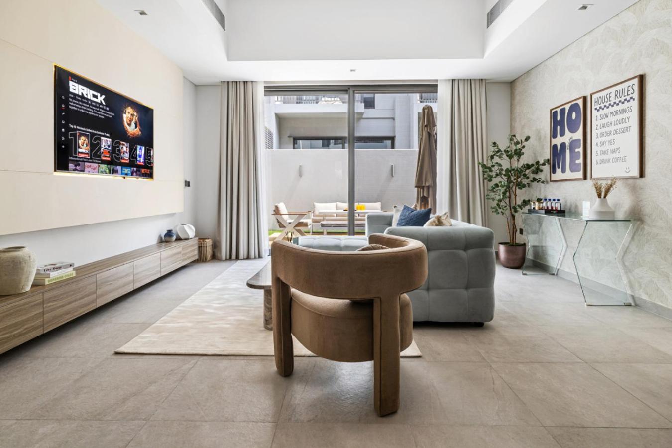 New 2.5 BR Villa With PS5 and Garden Near Dubai Mall