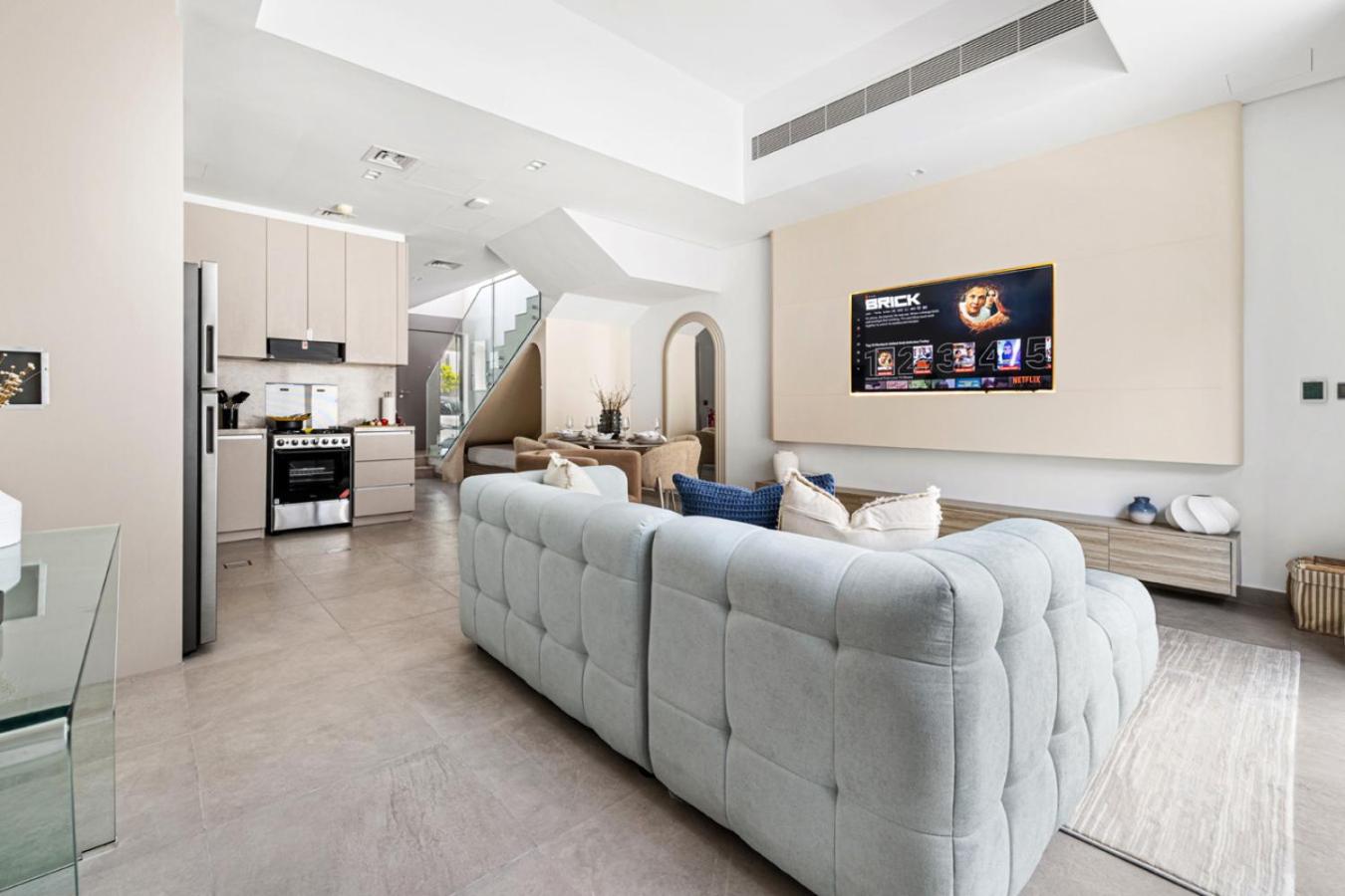 New 2.5 BR Villa With PS5 and Garden Near Dubai Mall