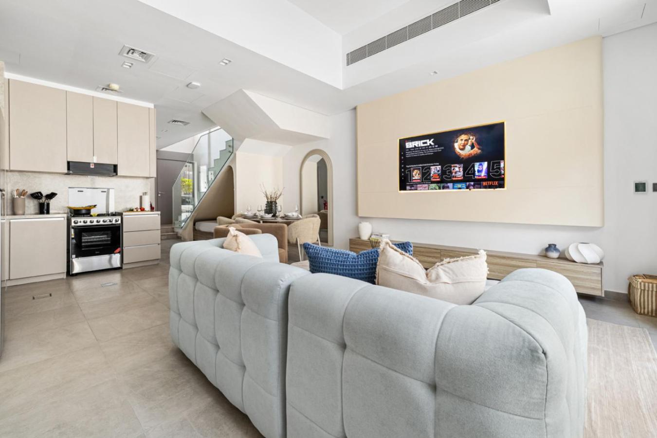 New 2.5 BR Villa With PS5 and Garden Near Dubai Mall