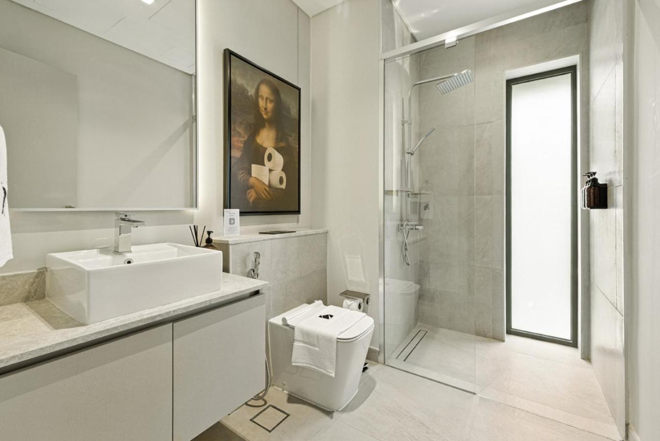 New 2.5 BR Villa With PS5 and Garden Near Dubai Mall