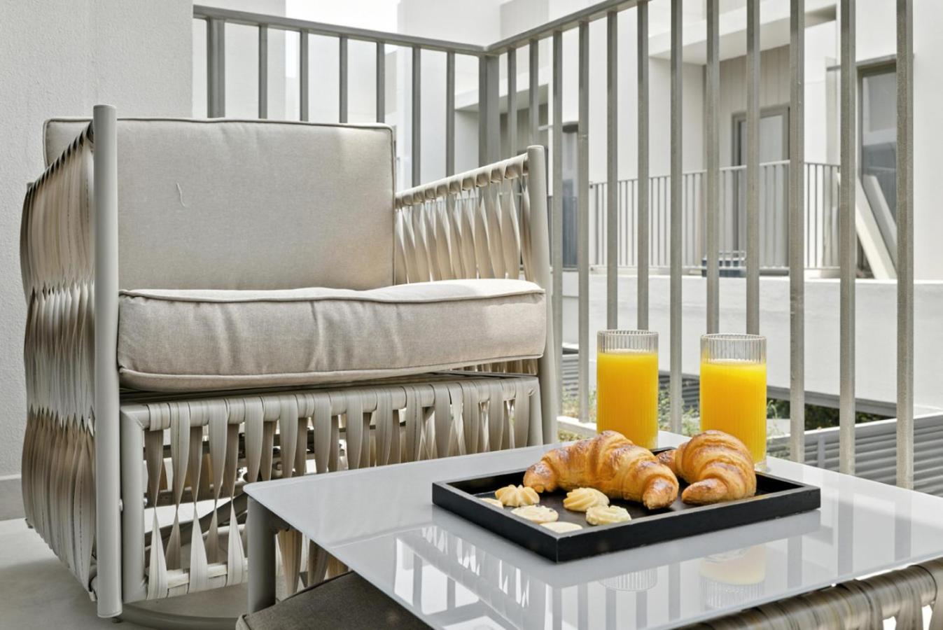 New 2.5 BR Villa With PS5 and Garden Near Dubai Mall