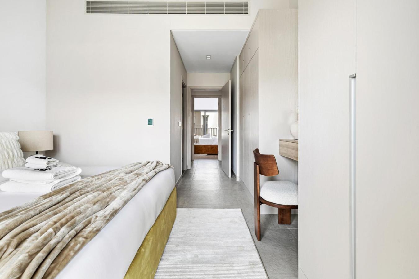 New 2.5 BR Villa With PS5 and Garden Near Dubai Mall