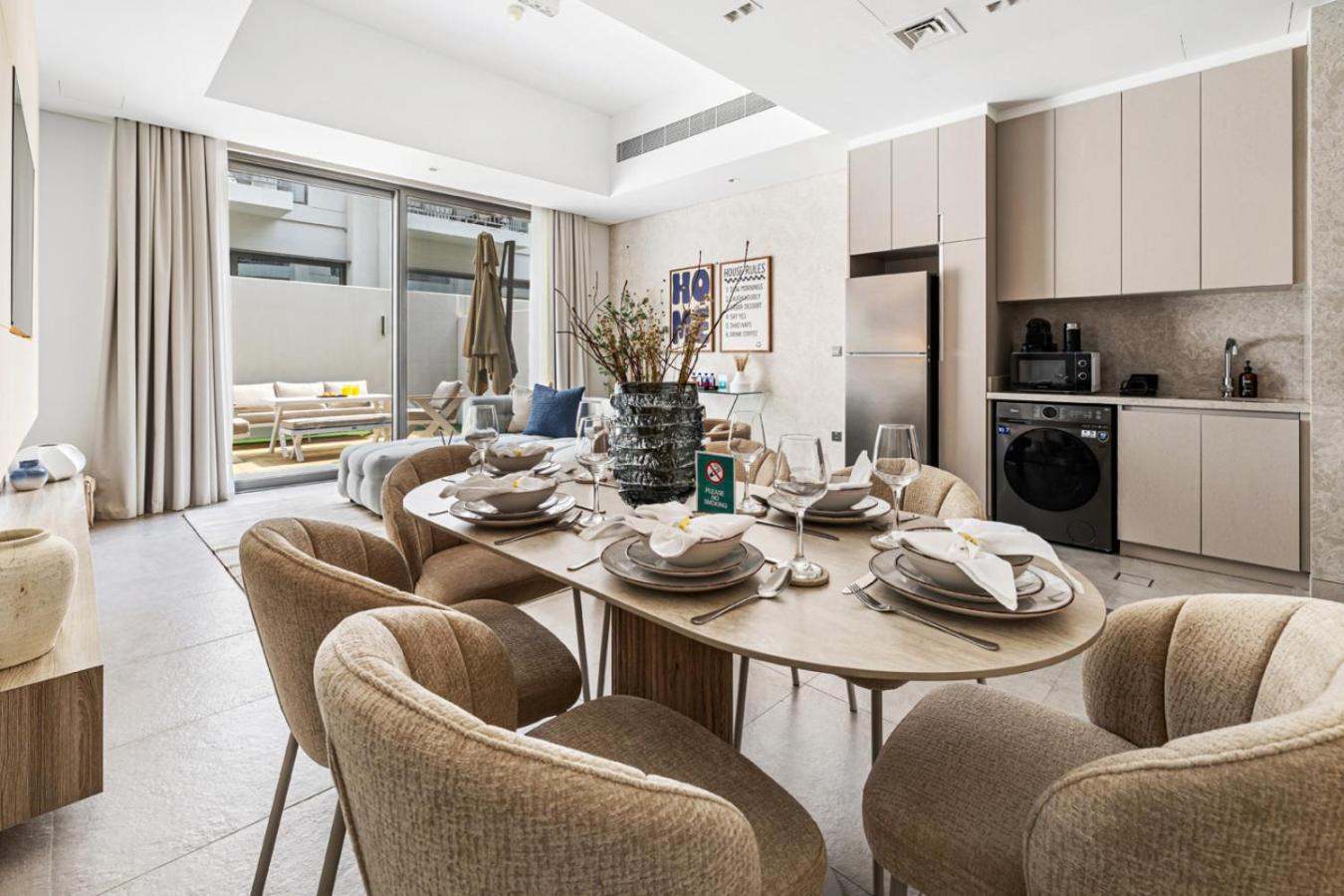 New 2.5 BR Villa With PS5 and Garden Near Dubai Mall
