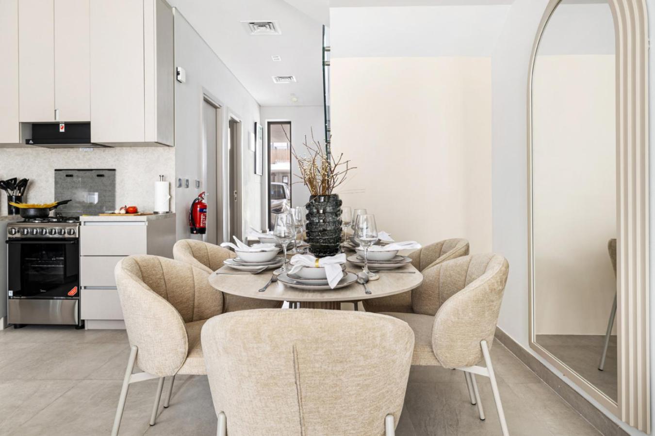 New 2.5 BR Villa With PS5 and Garden Near Dubai Mall