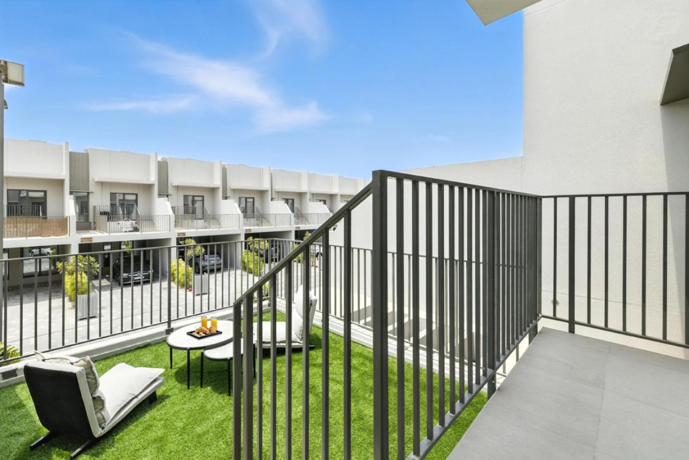 New 2.5 BR Villa With PS5 and Garden Near Dubai Mall