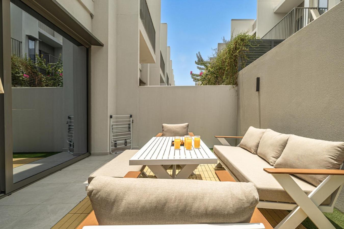 New 2.5 BR Villa With PS5 and Garden Near Dubai Mall