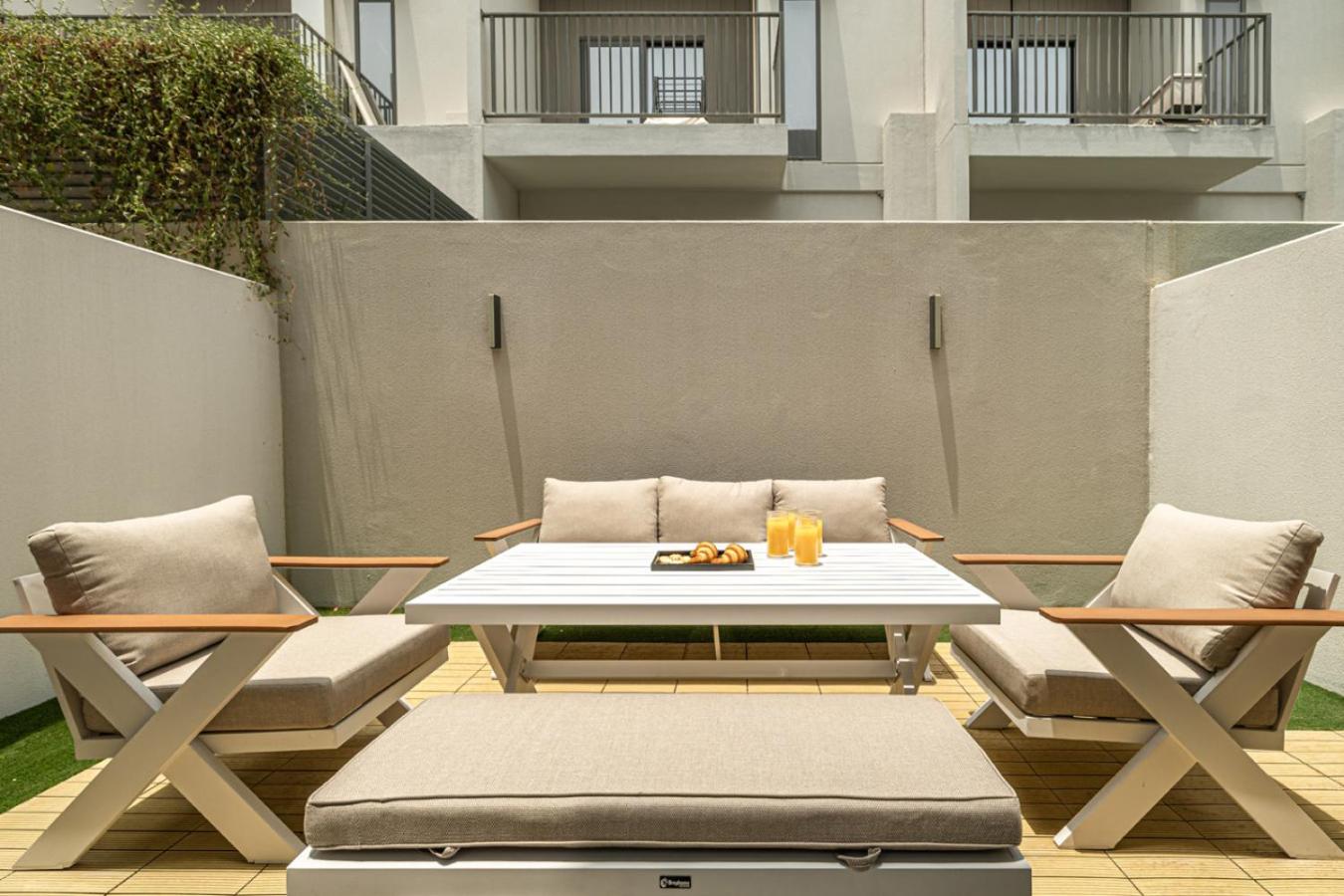New 2.5 BR Villa With PS5 and Garden Near Dubai Mall