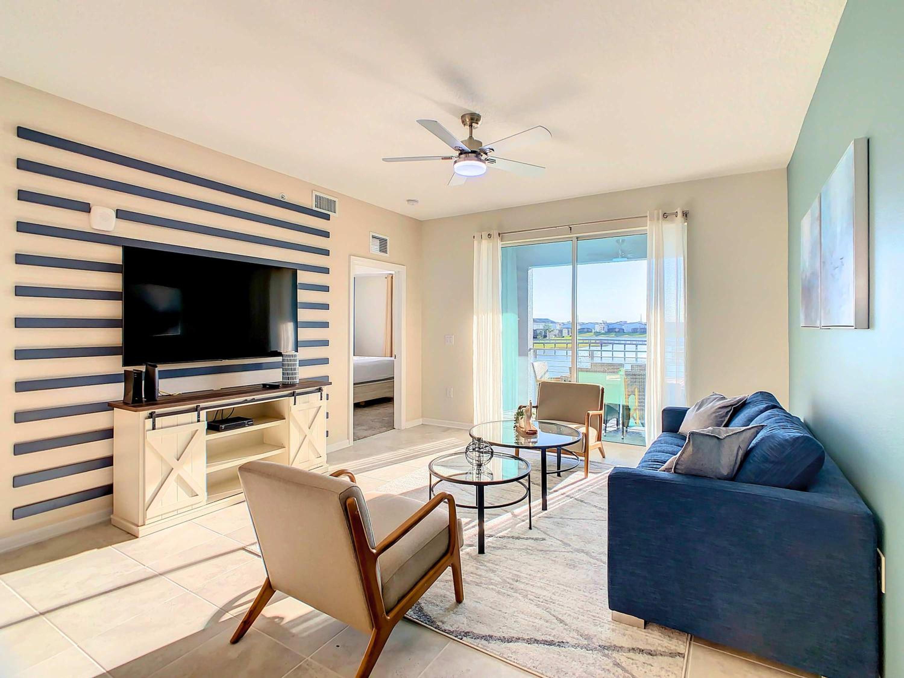Relaxing Lakeview 2BR Condo with 2 Clubhouses