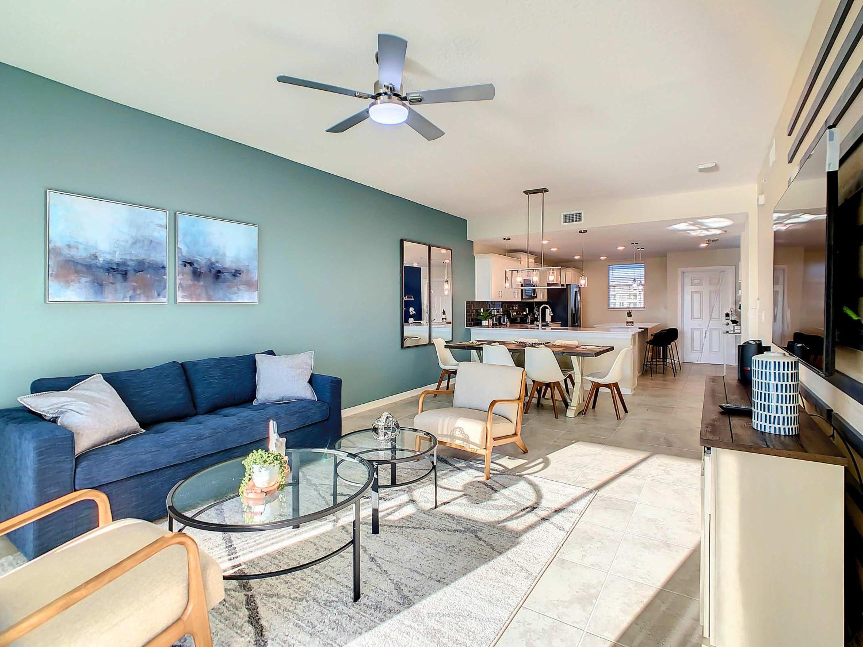 Relaxing Lakeview 2BR Condo with 2 Clubhouses