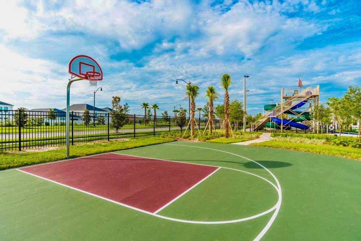 Relaxing Lakeview 2BR Condo with 2 Clubhouses