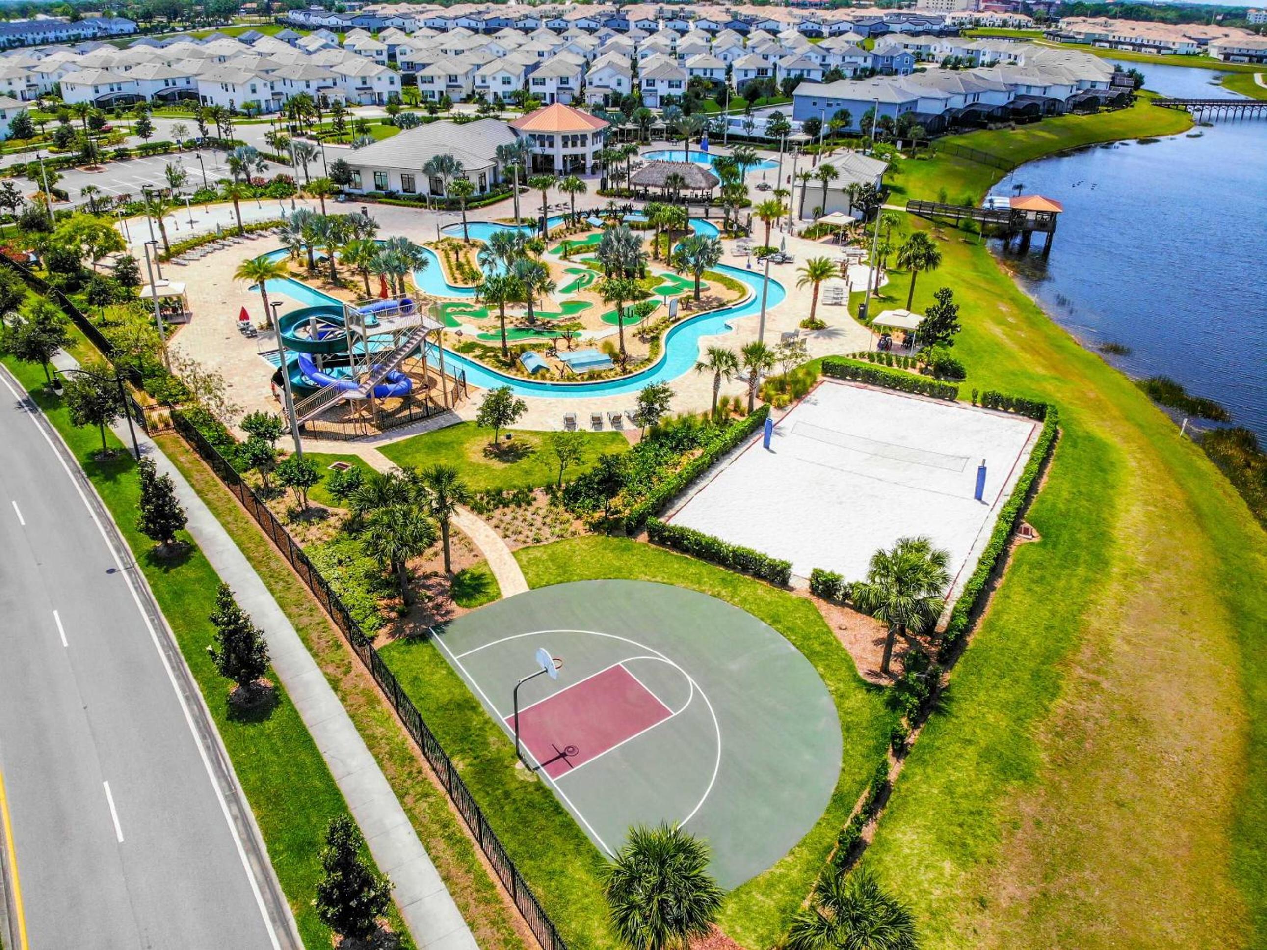 Relaxing Lakeview 2BR Condo with 2 Clubhouses