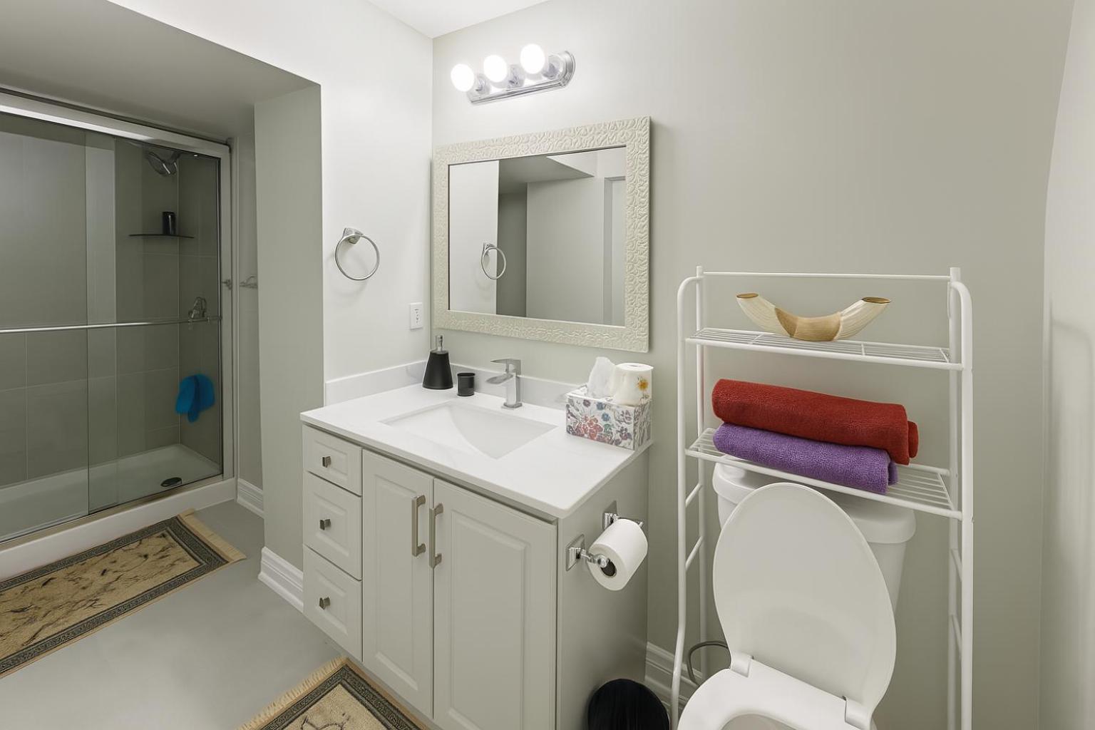 Newly Renovated 3BR Orangeville Basement Suite with Private Access, 10 Min Walk to Headwaters Hospital, 5 Min Drive to Mount Alverno! Ideal for Medical Sta