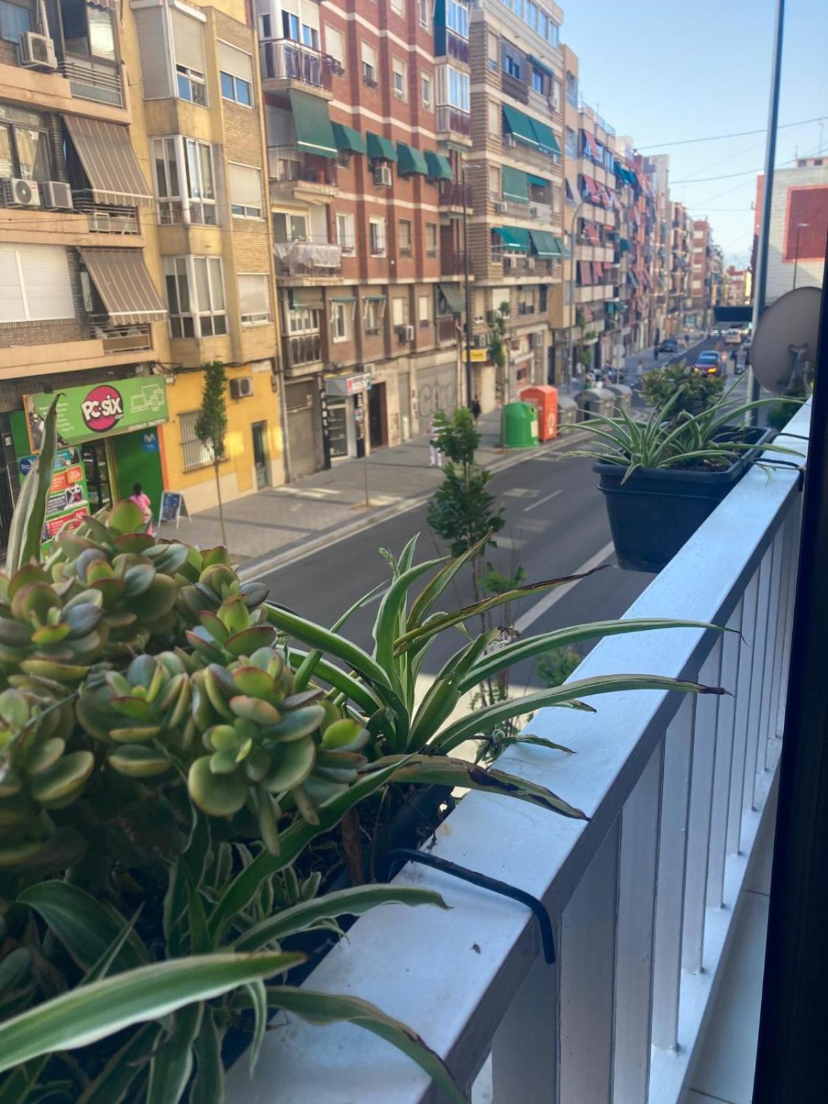 Amparo Home Family Stay near ADDA, Plaza de Toros & General Hospital