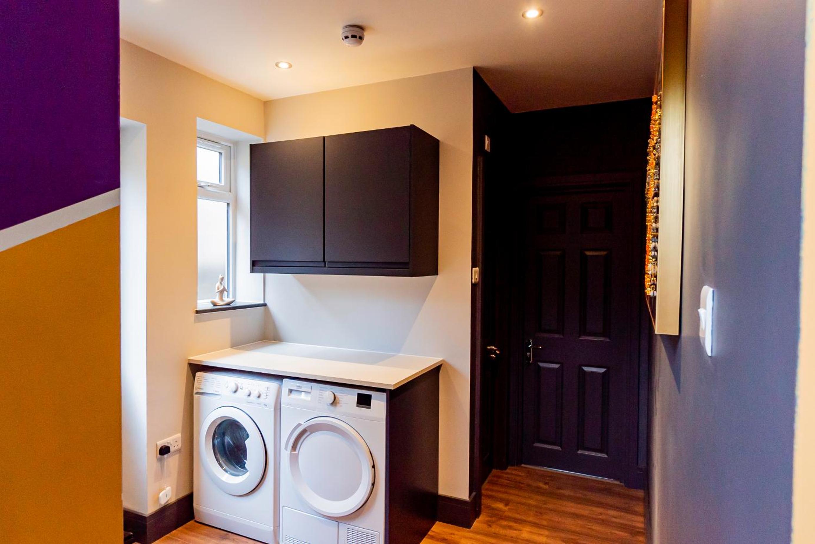 London Heathrow Airport 6 Bedrooms 6 Bathrooms spacious Home Sleeps 10