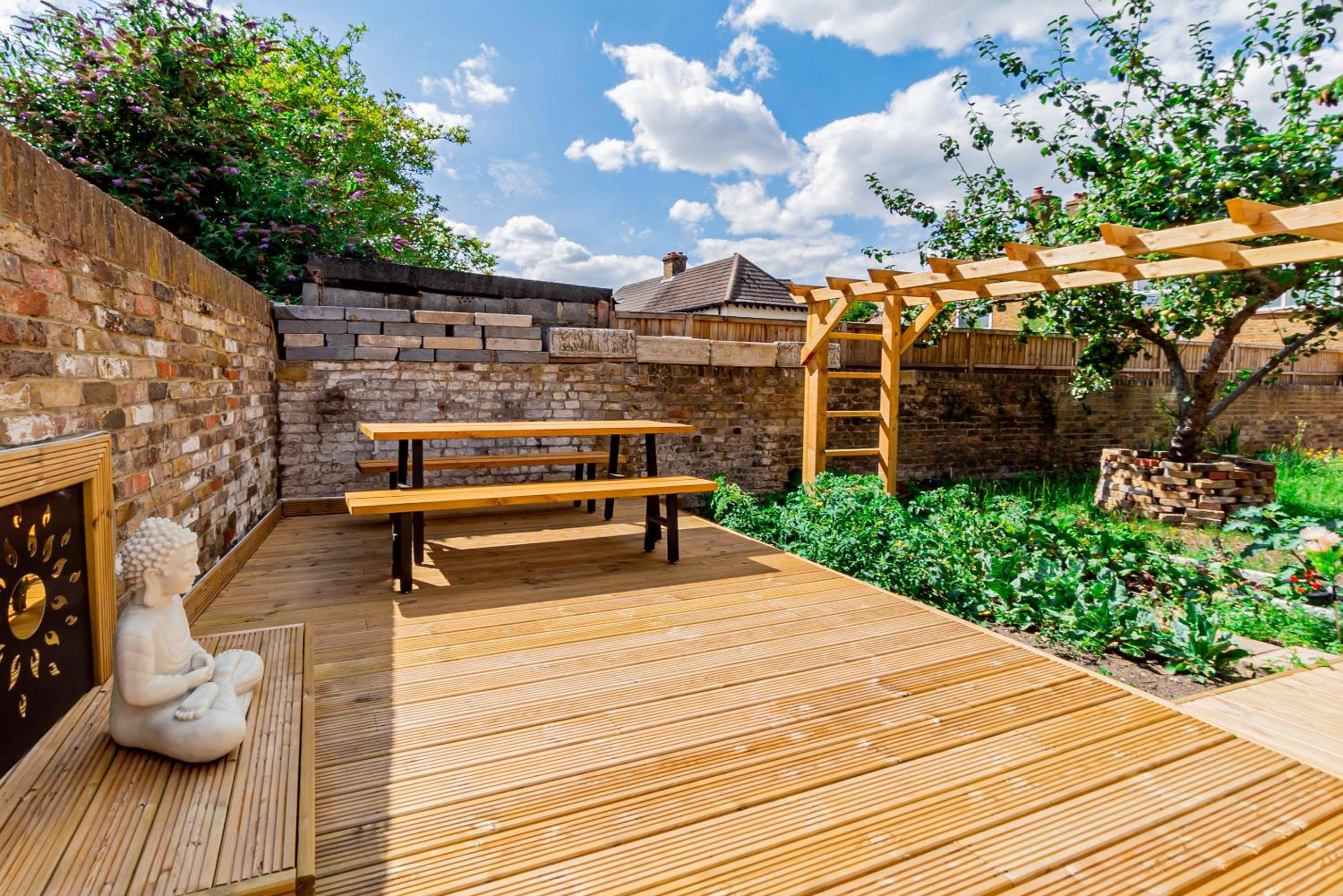 London Heathrow Airport 6 Bedrooms 6 Bathrooms spacious Home Sleeps 10