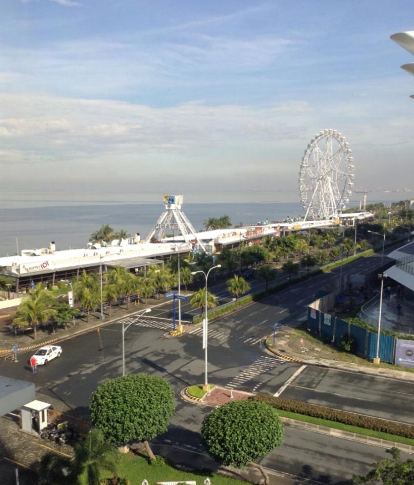 Apartment with balcony walking distance to Mall of Asia located in Shore1 and 2 Residences