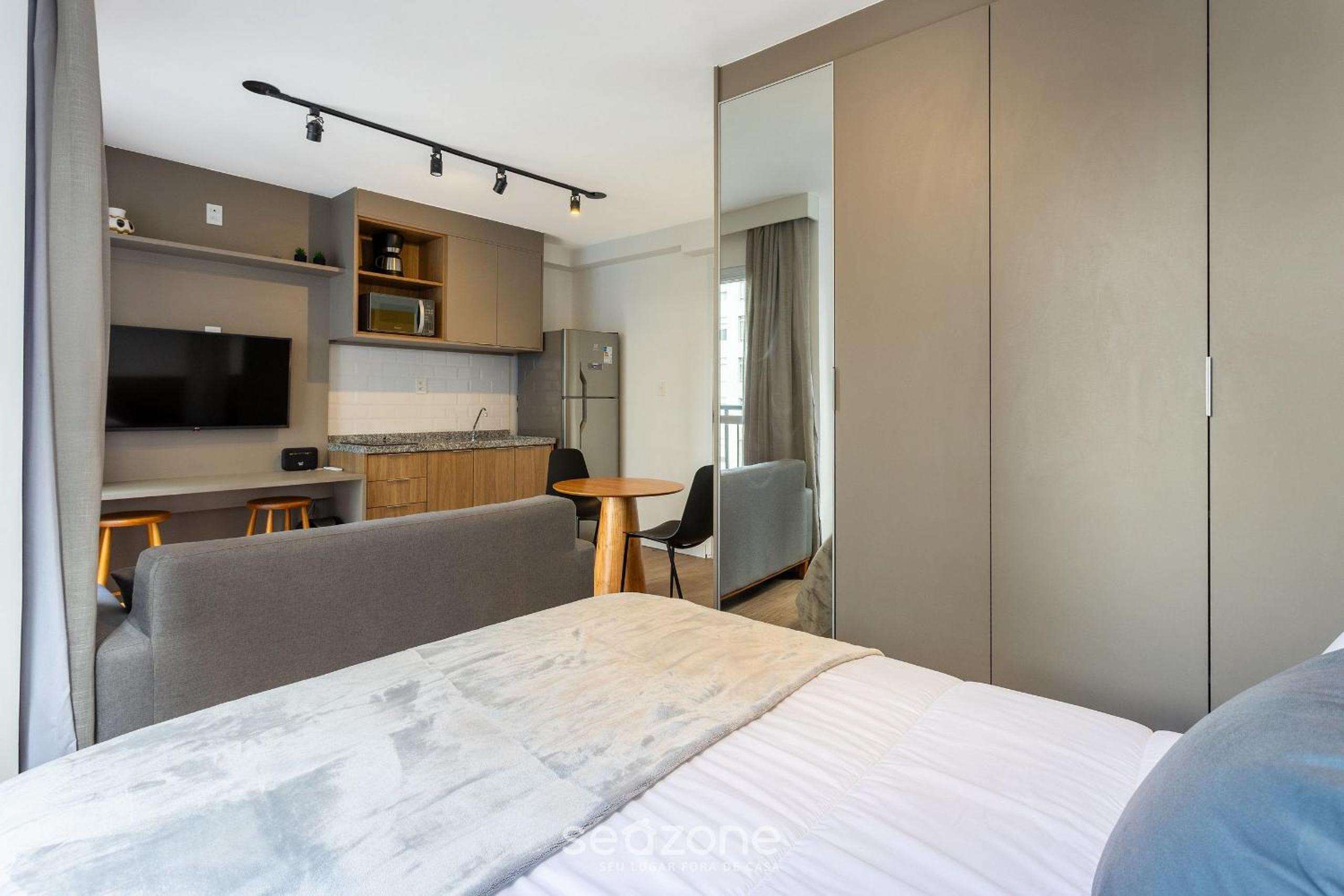 Modern Studios 500m from the Metro in Pinheiros - CPM