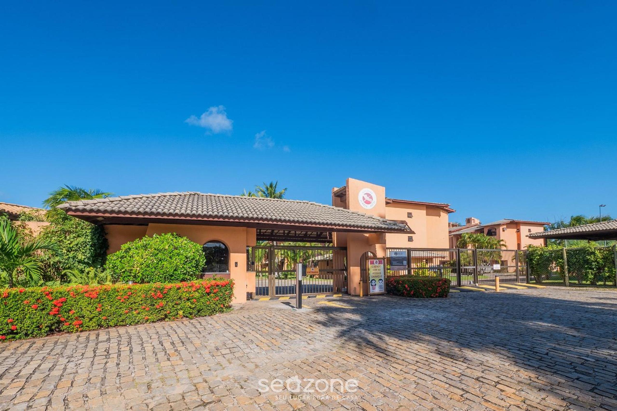 Condominium with Gym and Pool in Guarajuba - Camaçari GSH