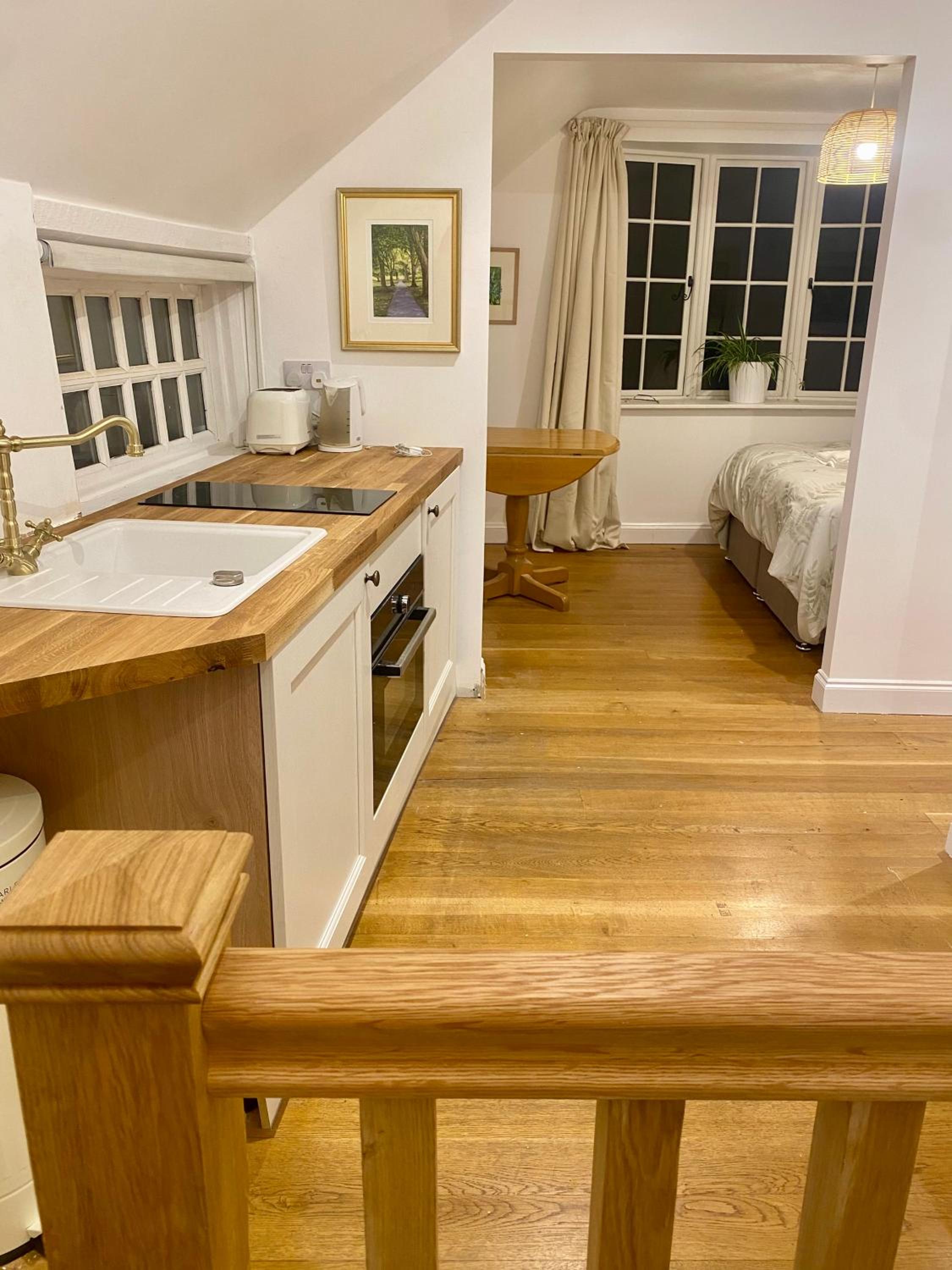 Apartment above Samantha Dadd Art Studio - in the Cotswolds
