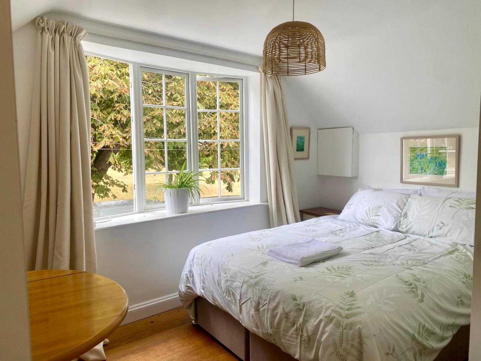 Apartment above Samantha Dadd Art Studio - in the Cotswolds