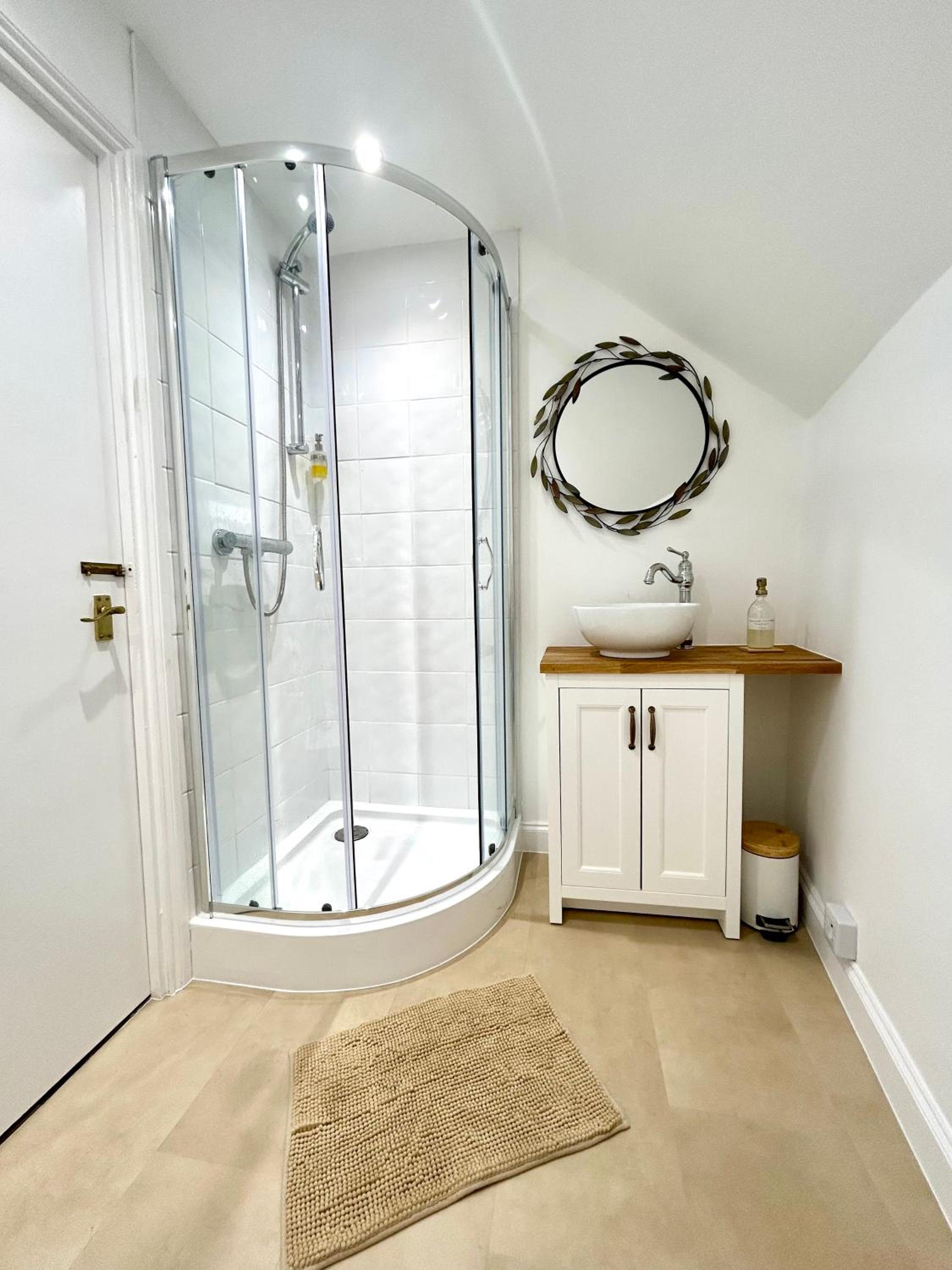 Apartment above Samantha Dadd Art Studio - in the Cotswolds