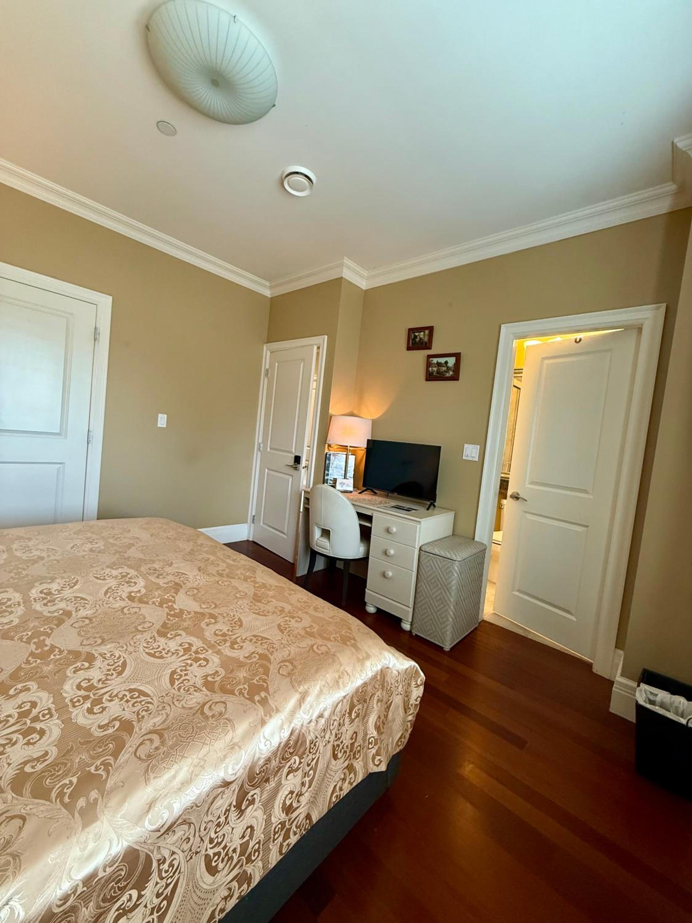 Peaceful Retreat in Arbutus
