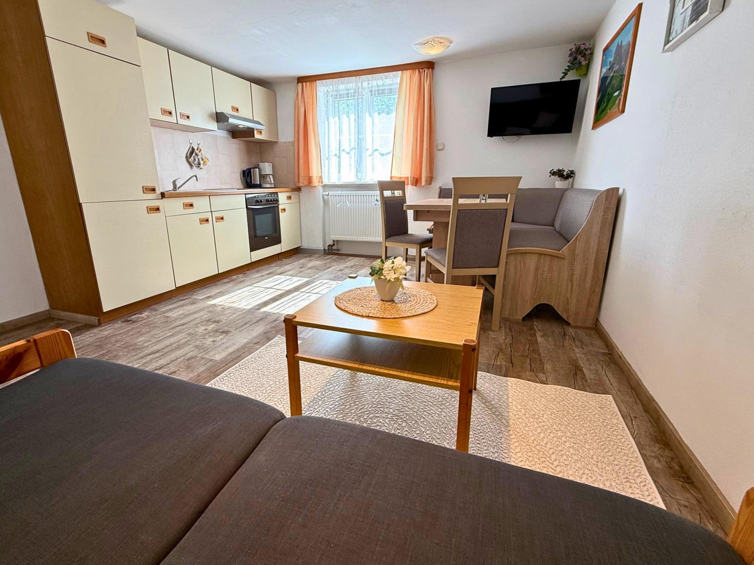 Haus Hindelang - 2 FeWos mit Zugspitzblick, inkl Königscard, gratis Parken & WLAN, Self Check-In, 5 Minuten ins Zentrum