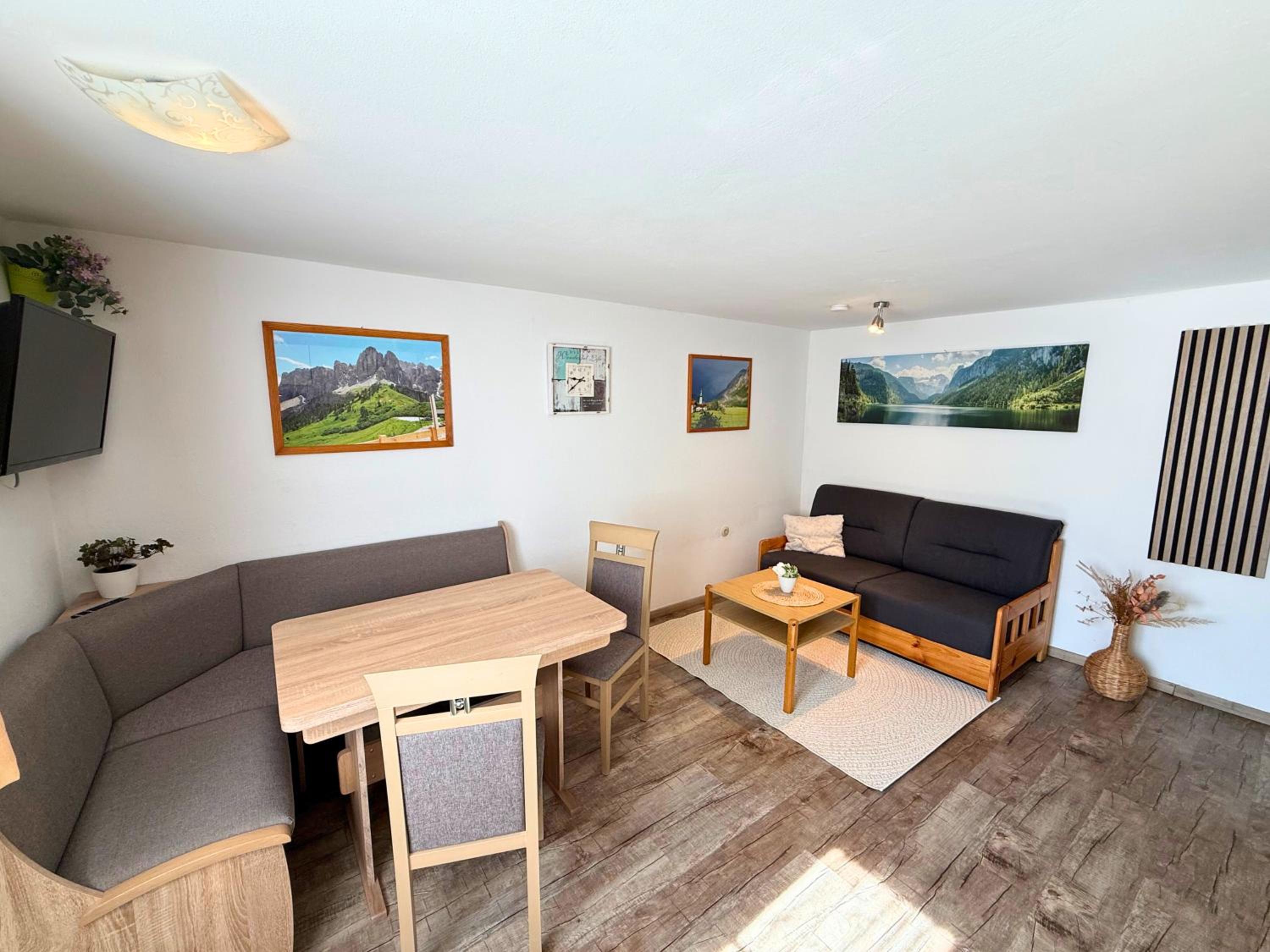 Haus Hindelang - 2 FeWos mit Zugspitzblick, inkl Königscard, gratis Parken & WLAN, Self Check-In, 5 Minuten ins Zentrum