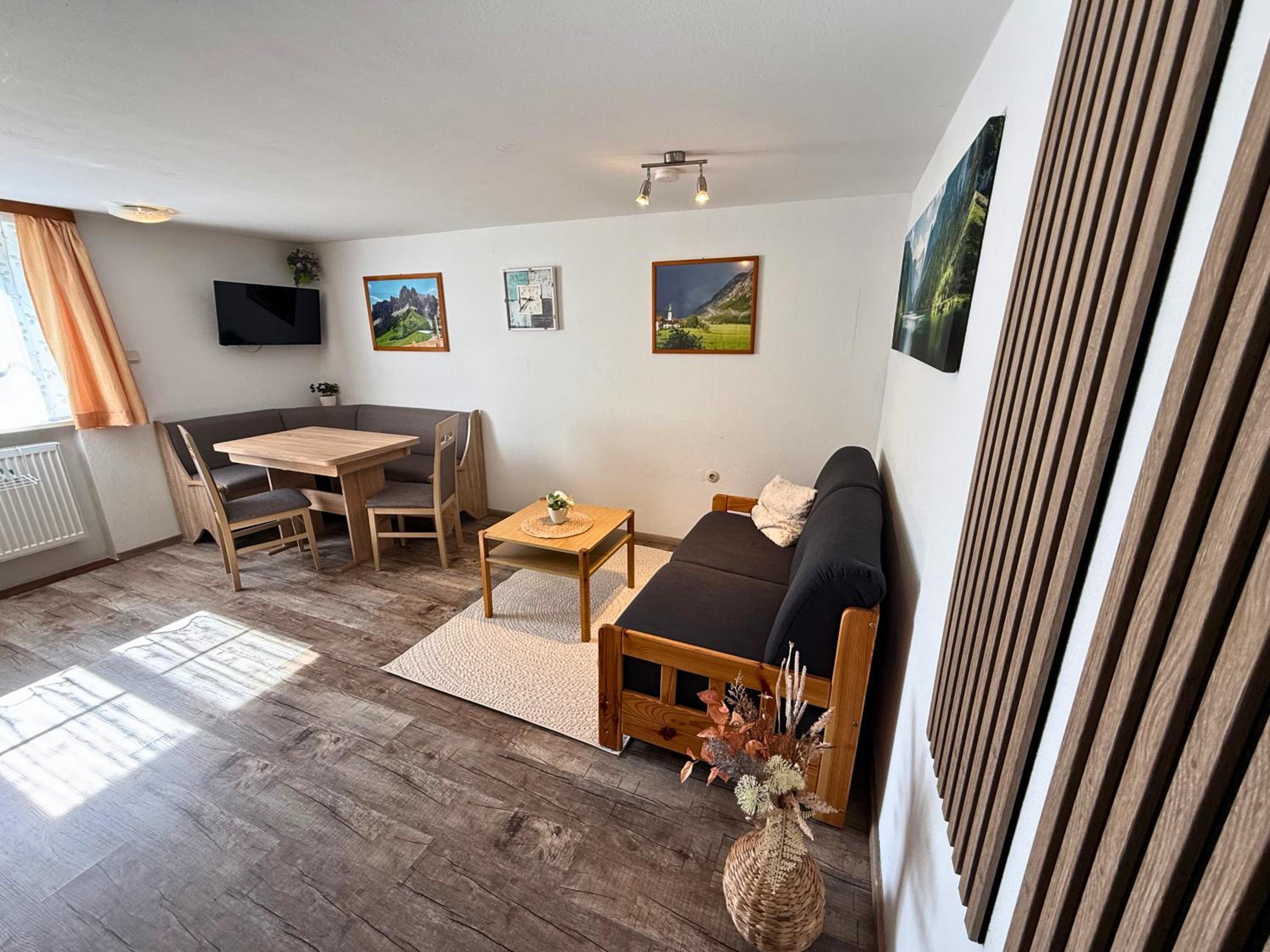 Haus Hindelang - 2 FeWos mit Zugspitzblick, inkl Königscard, gratis Parken & WLAN, Self Check-In, 5 Minuten ins Zentrum