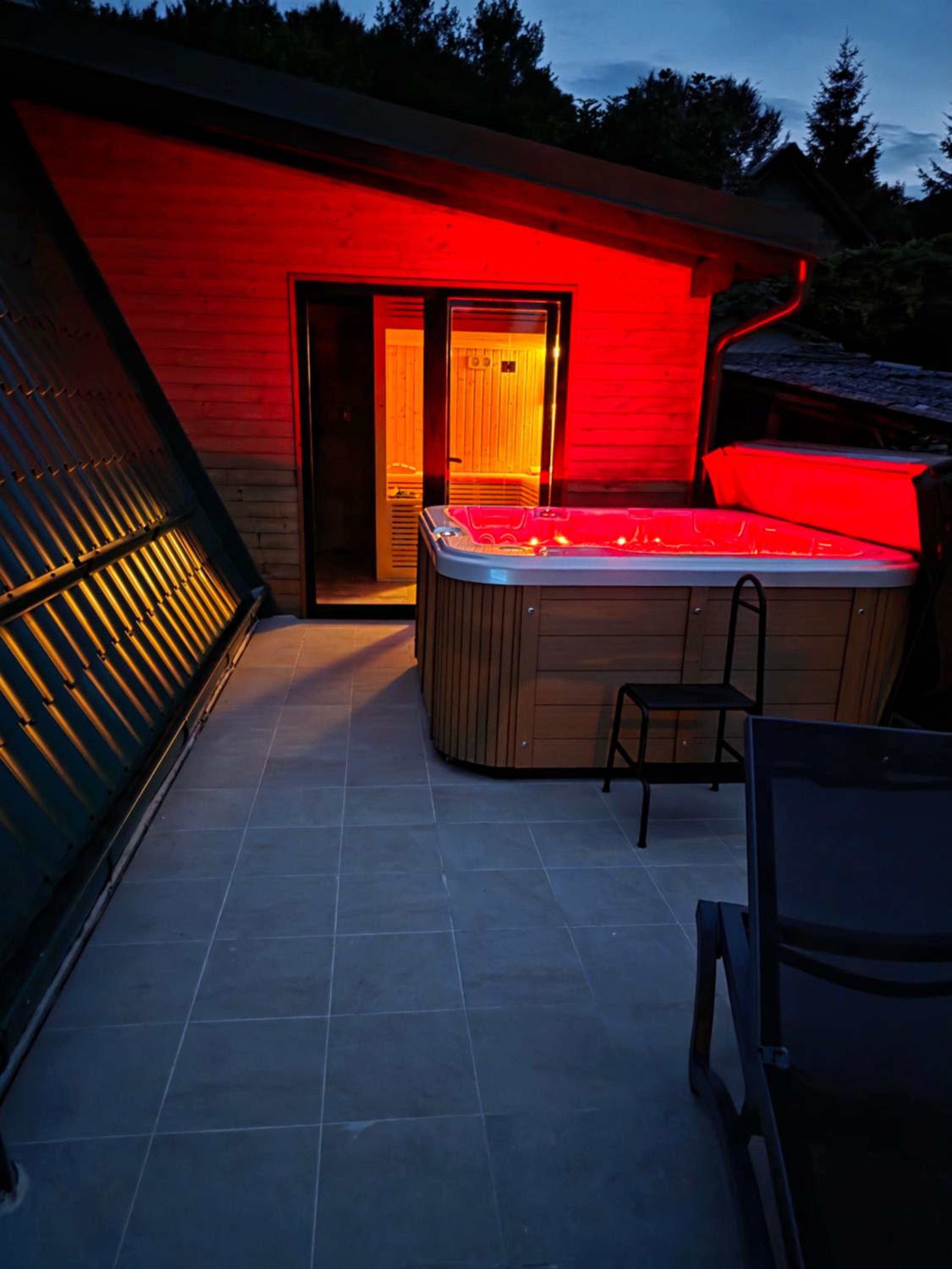 Kuća za odmor Kiara - bazen, jacuzzi i sauna
