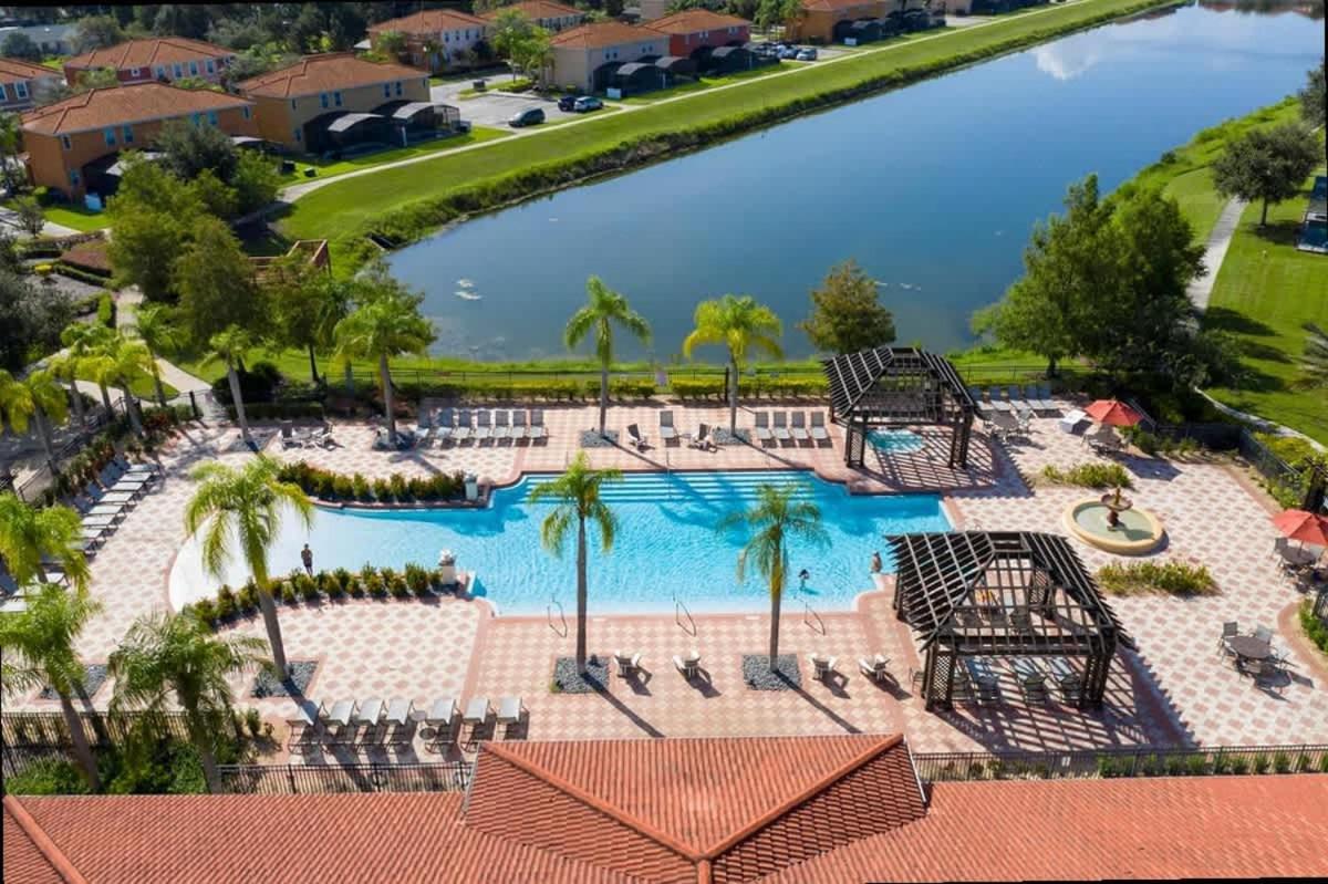 Lakeview 4Bd Family Villa w Pool Bella Vida Resort