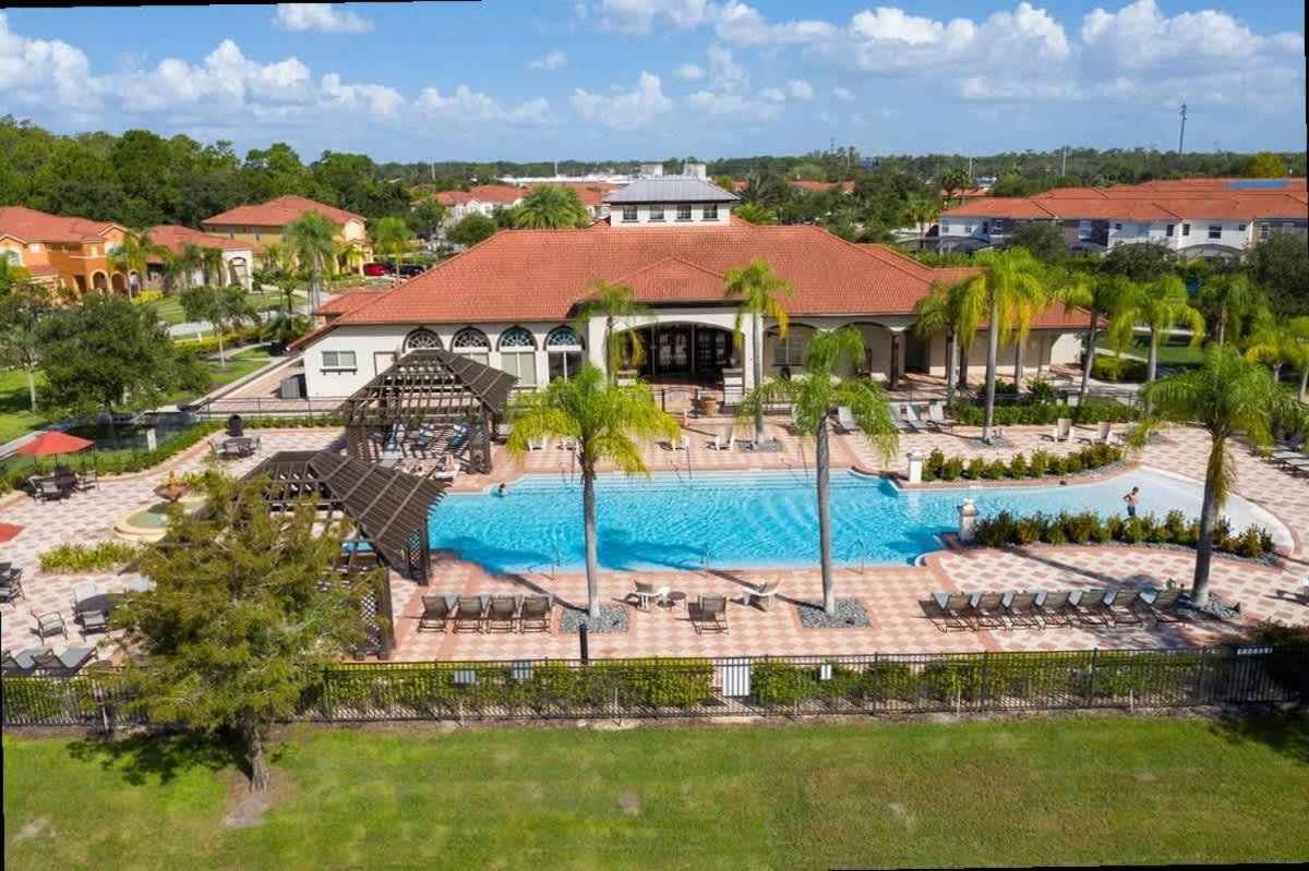 Lakeview 4Bd Family Villa w Pool Bella Vida Resort