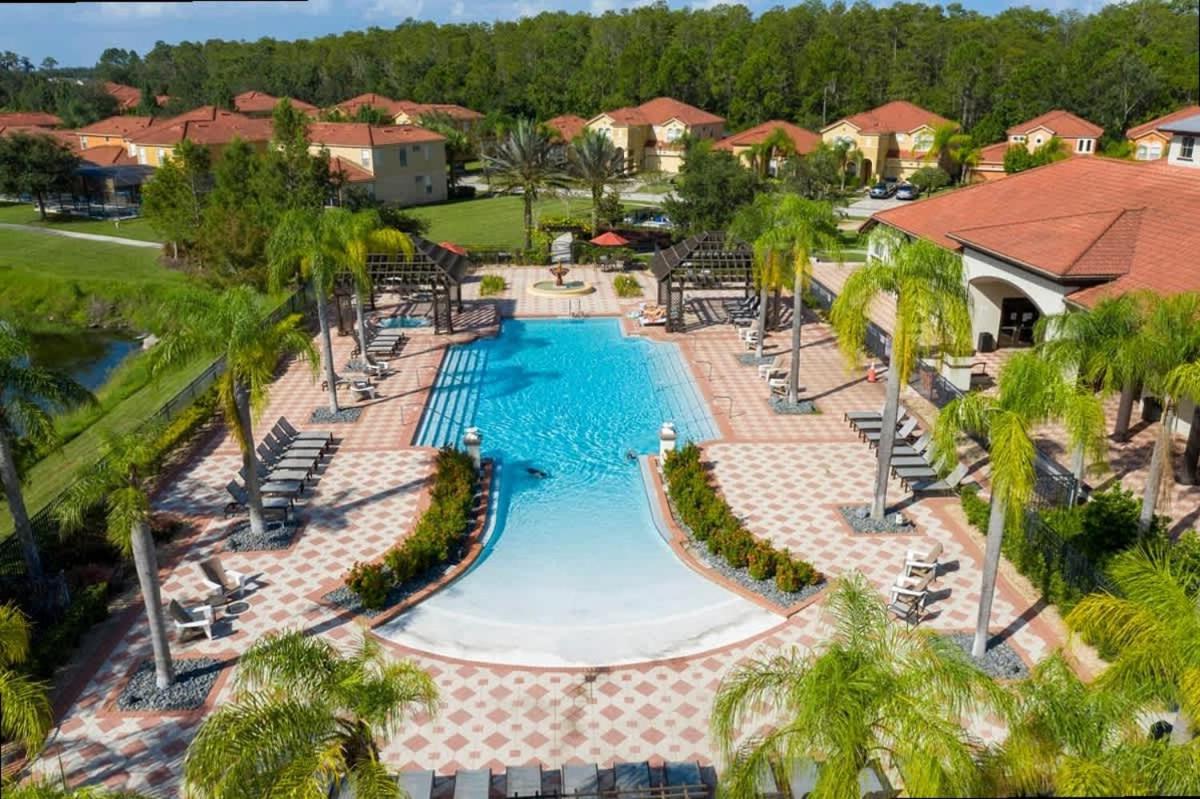 Lakeview 4Bd Family Villa w Pool Bella Vida Resort